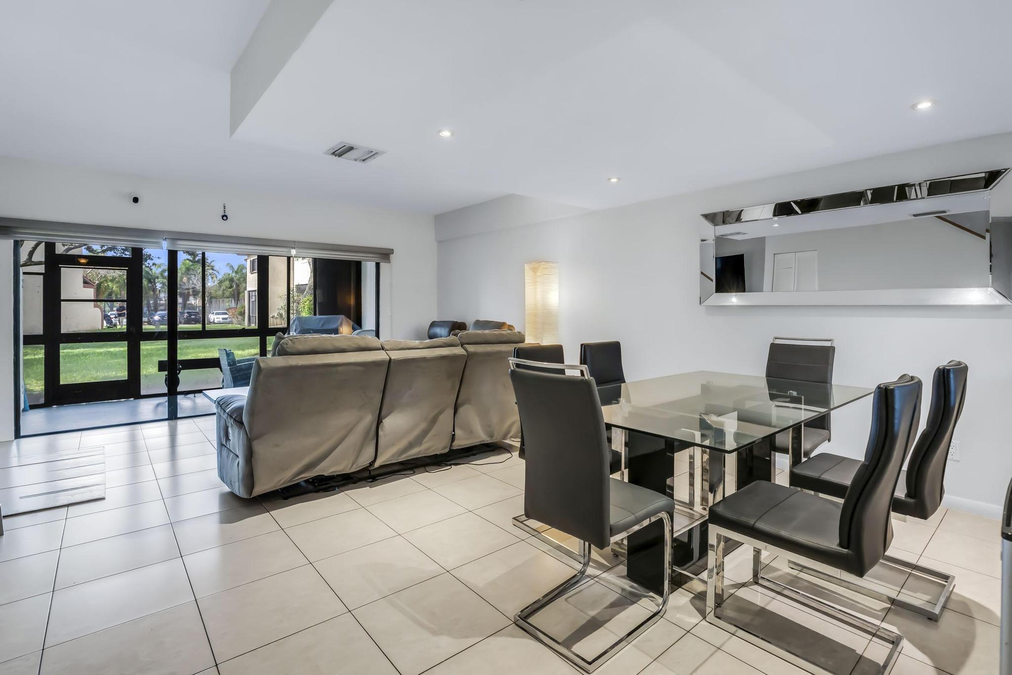 SPRINGTREE LAKES - Residential Lease