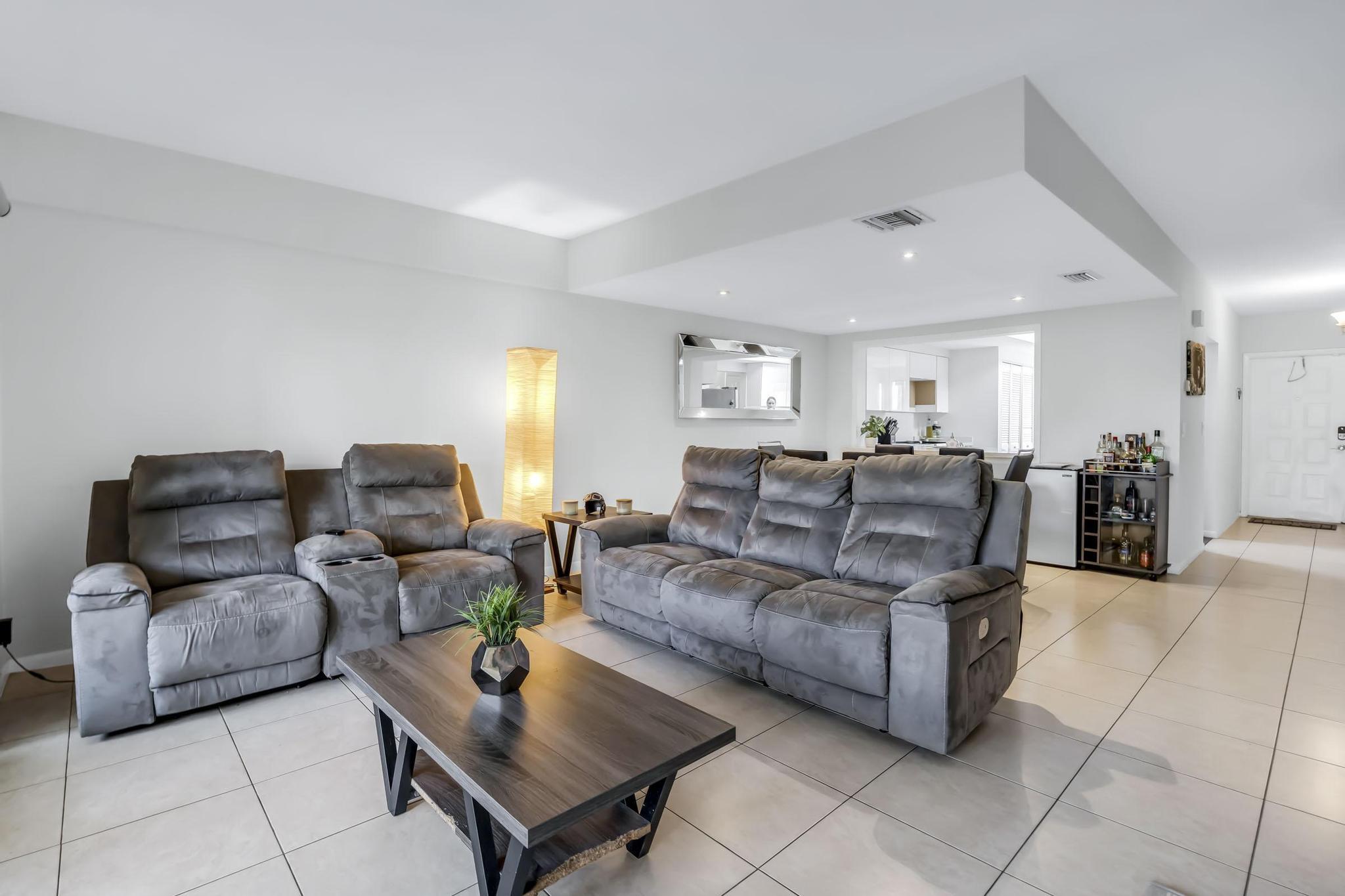 SPRINGTREE LAKES - Residential Lease