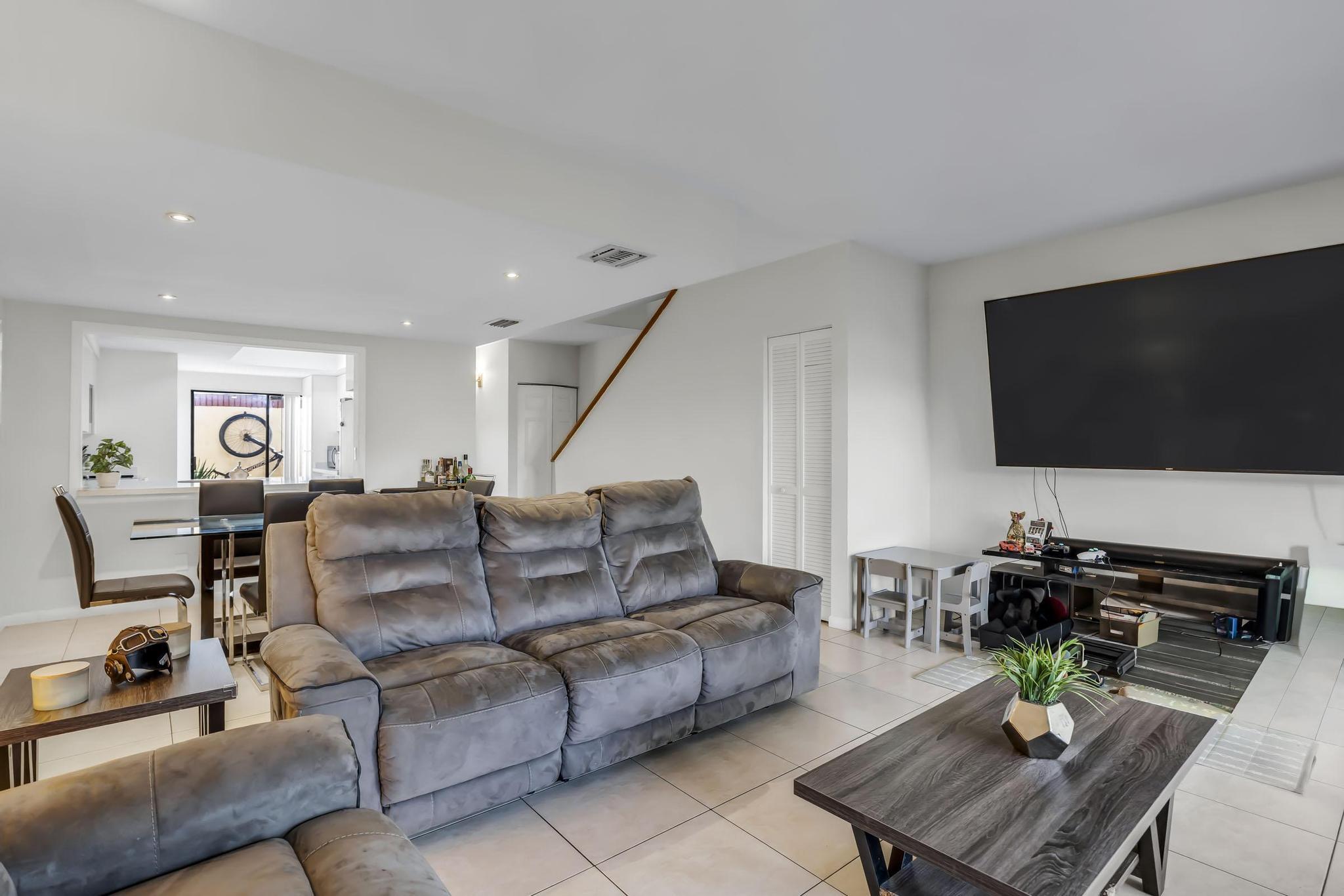 SPRINGTREE LAKES - Residential Lease