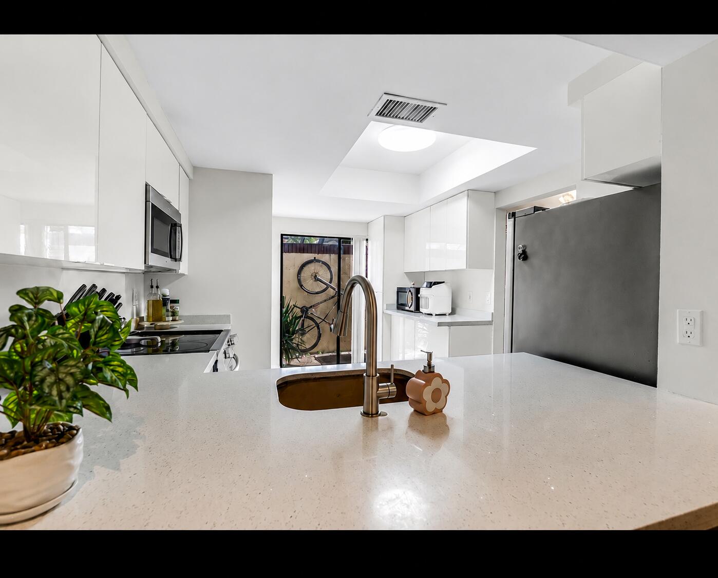 SPRINGTREE LAKES - Residential Lease