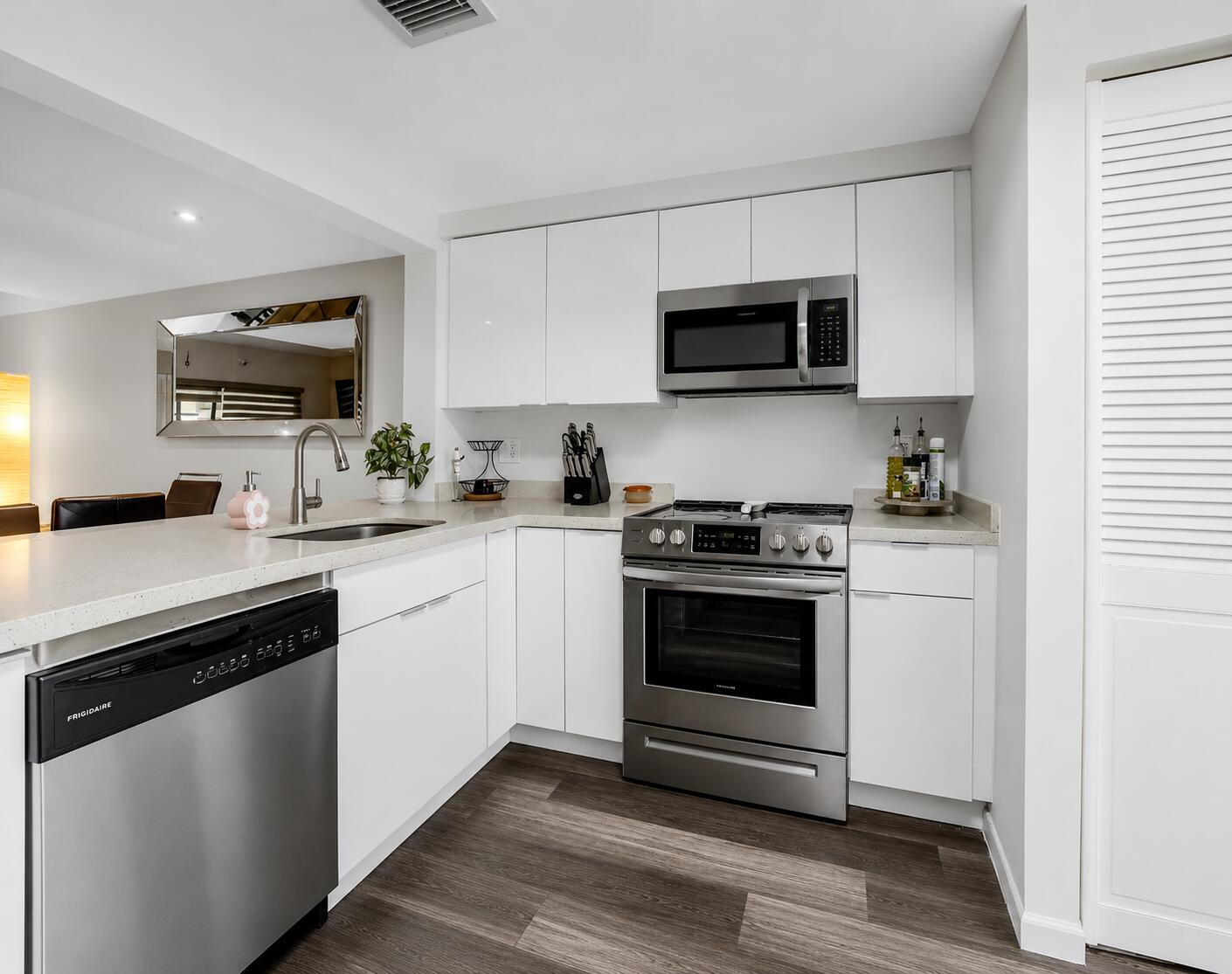 SPRINGTREE LAKES - Residential Lease