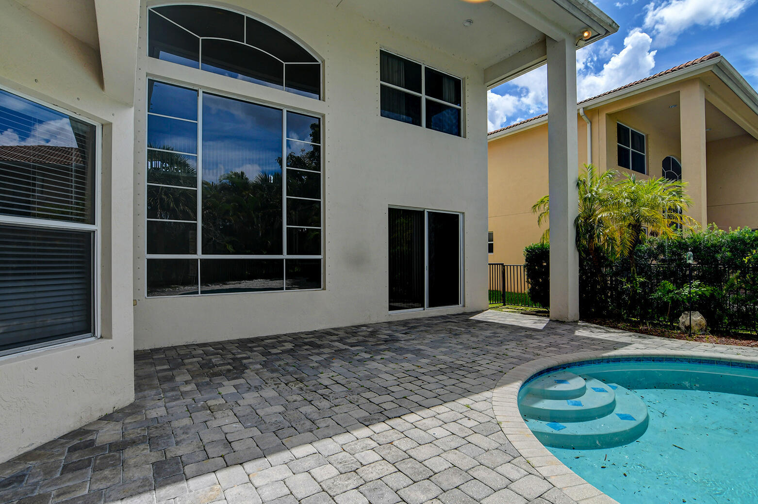 WELLINGTON VIEW - Residential Lease