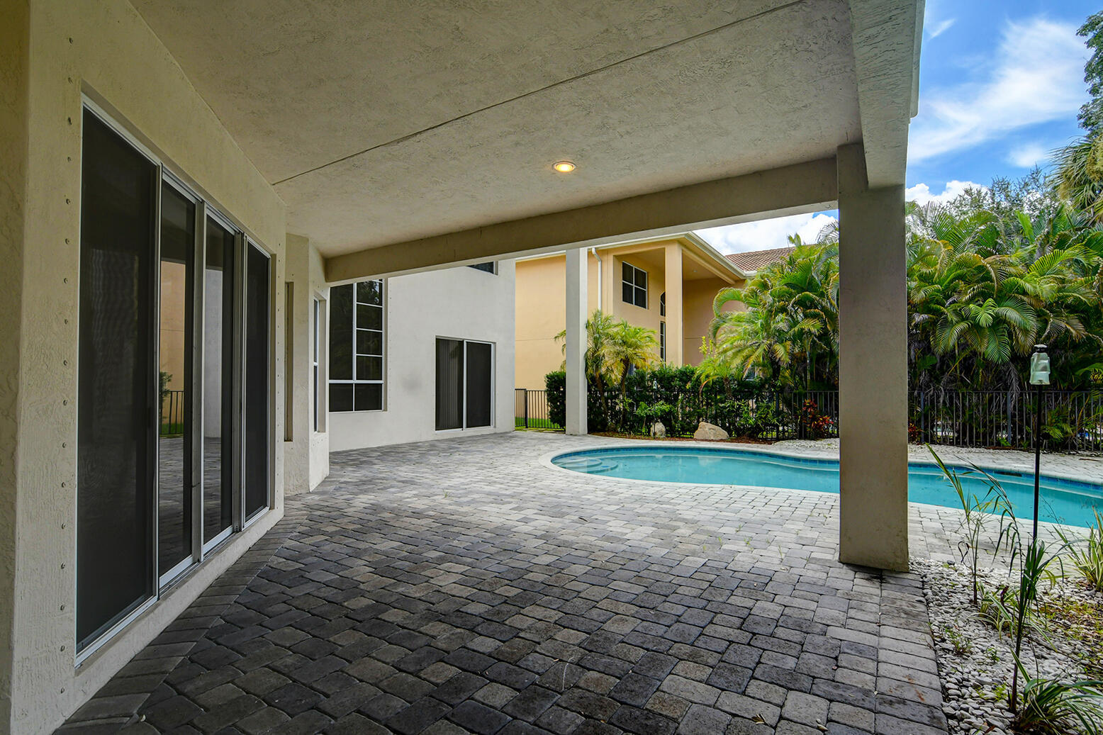 WELLINGTON VIEW - Residential Lease