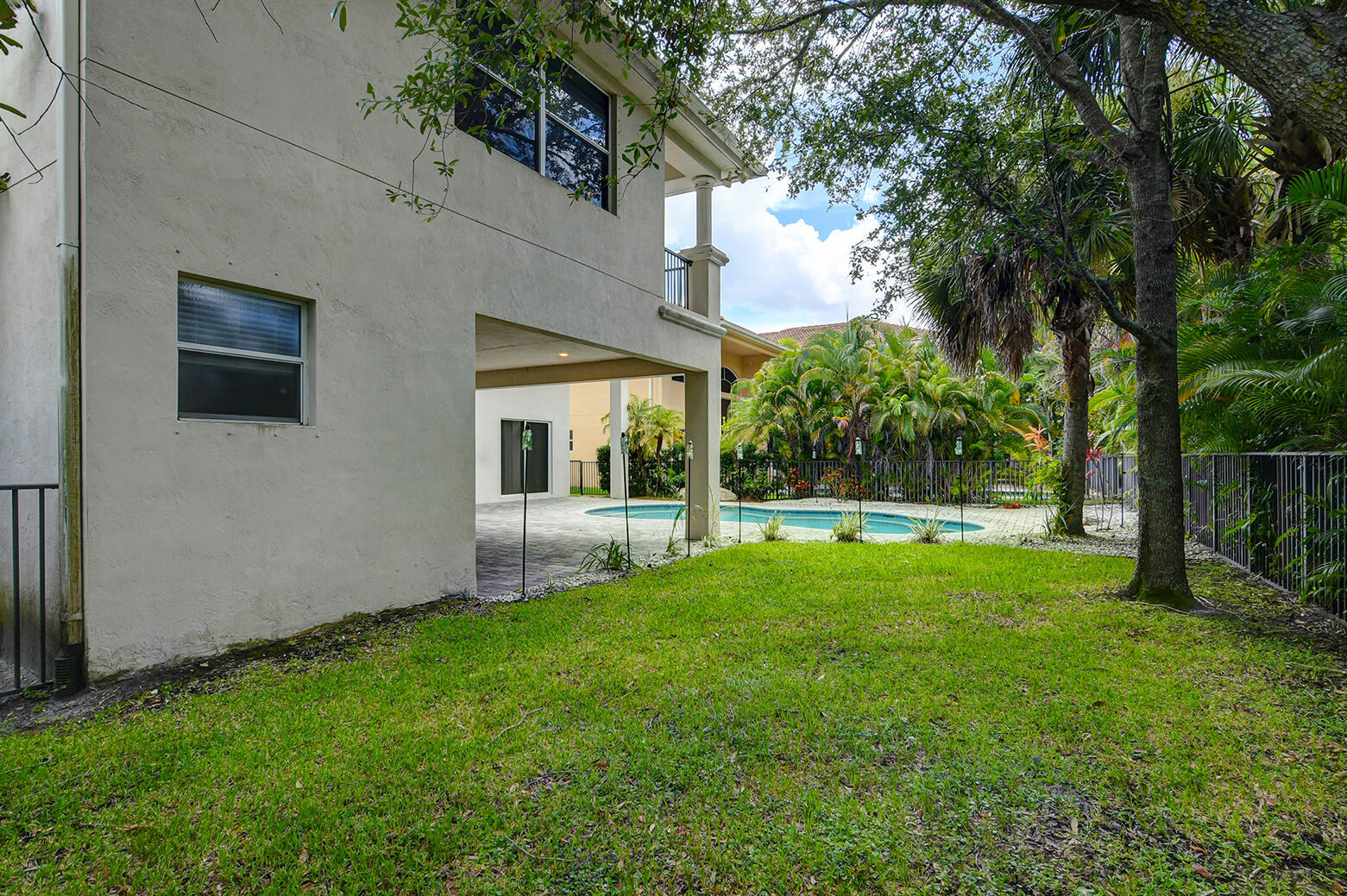 WELLINGTON VIEW - Residential Lease