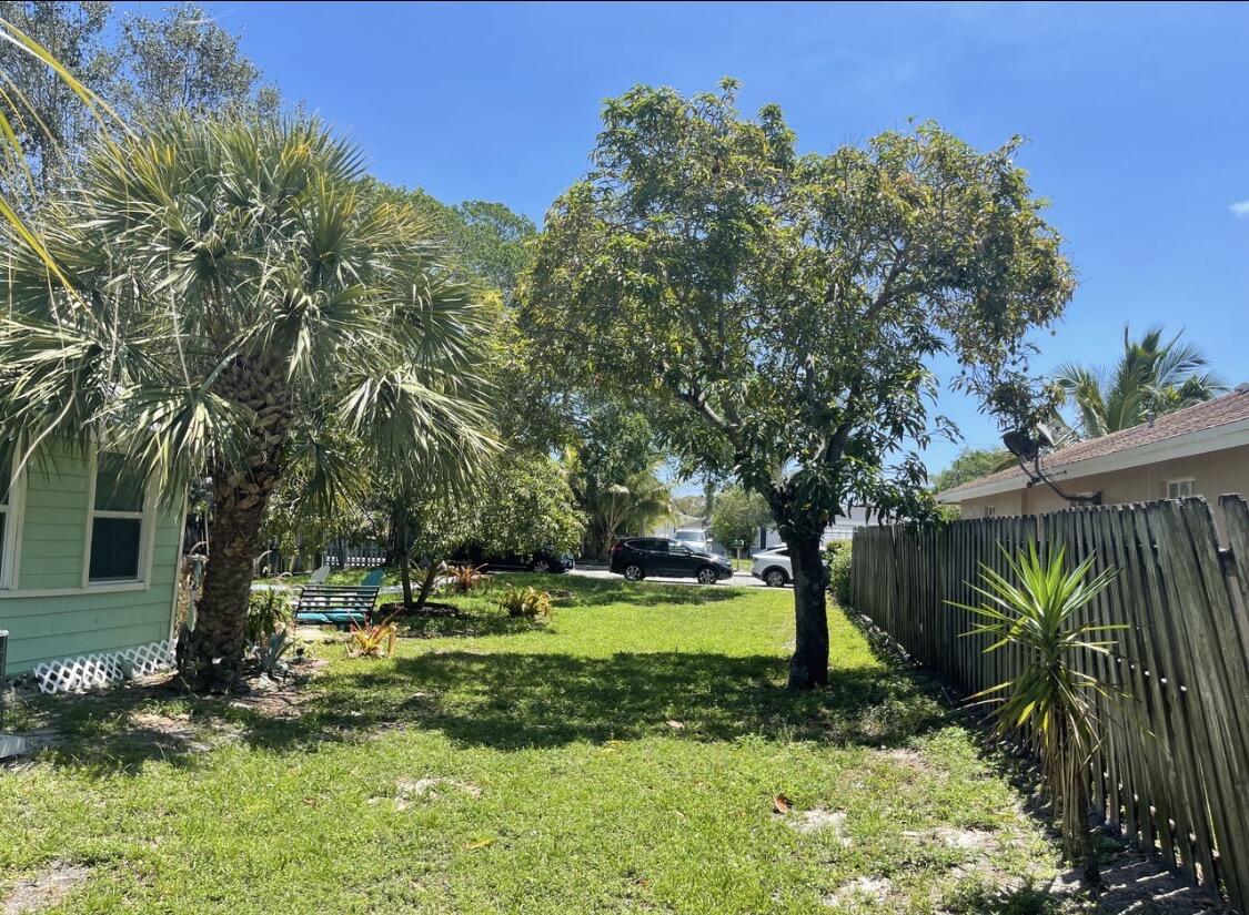 LAKE WORTH TOWN OF - Land