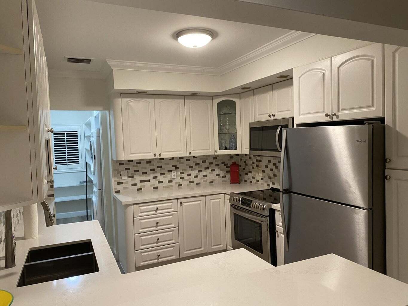 LAKE SHORE CONDO - Residential