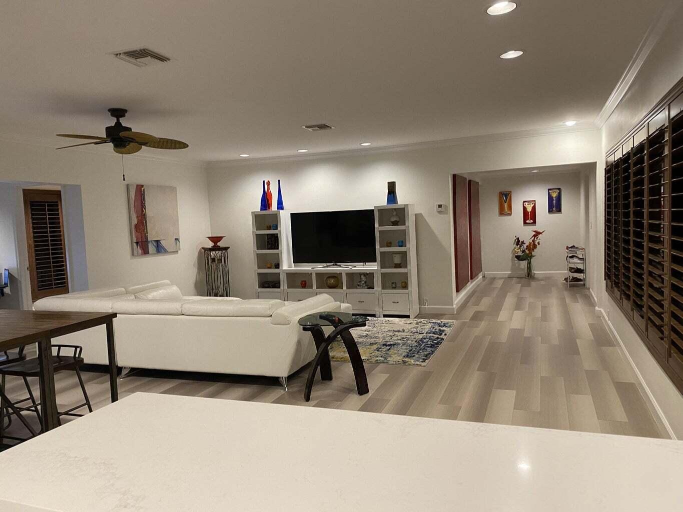 LAKE SHORE CONDO - Residential