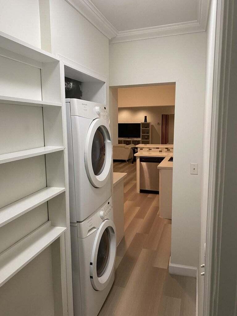 LAKE SHORE CONDO - Residential