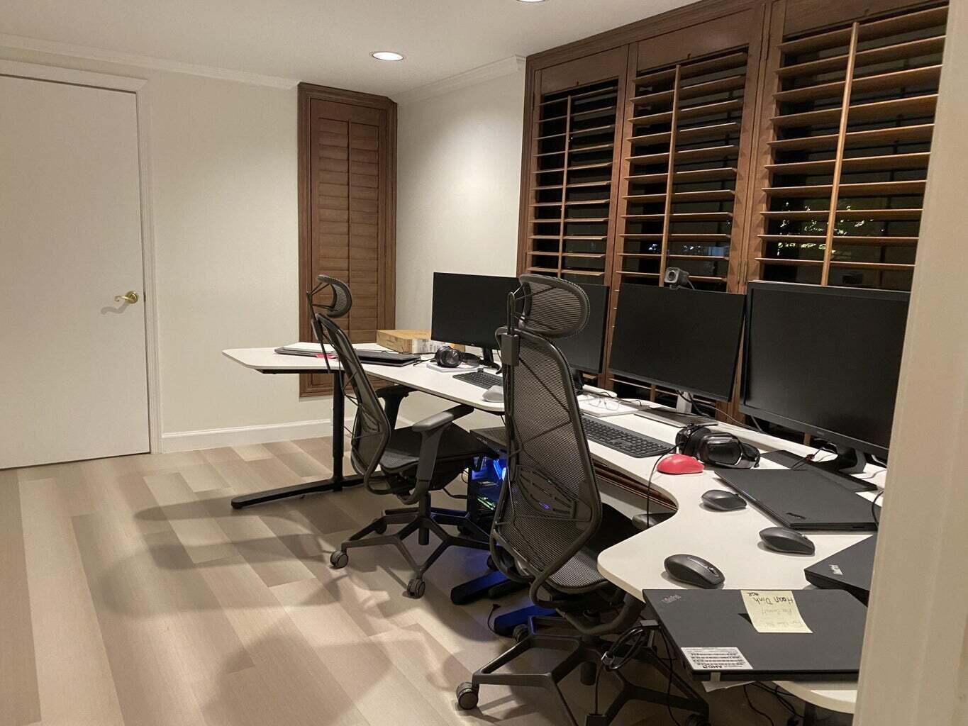 LAKE SHORE CONDO - Residential
