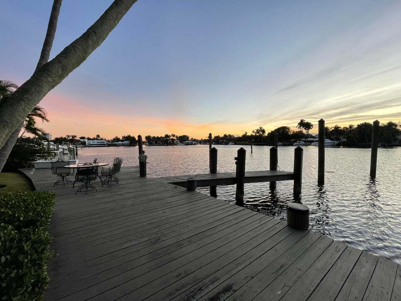 LAKE SHORE CONDO - Residential
