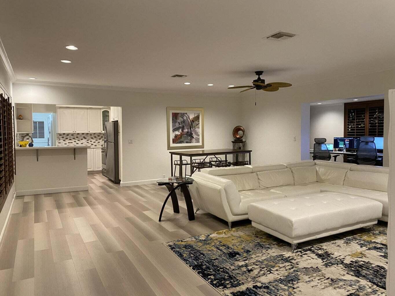 LAKE SHORE CONDO - Residential