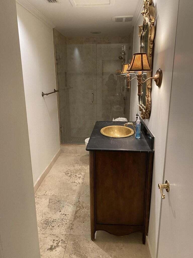 LAKE SHORE CONDO - Residential