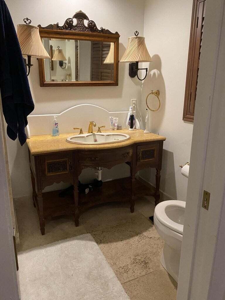 LAKE SHORE CONDO - Residential