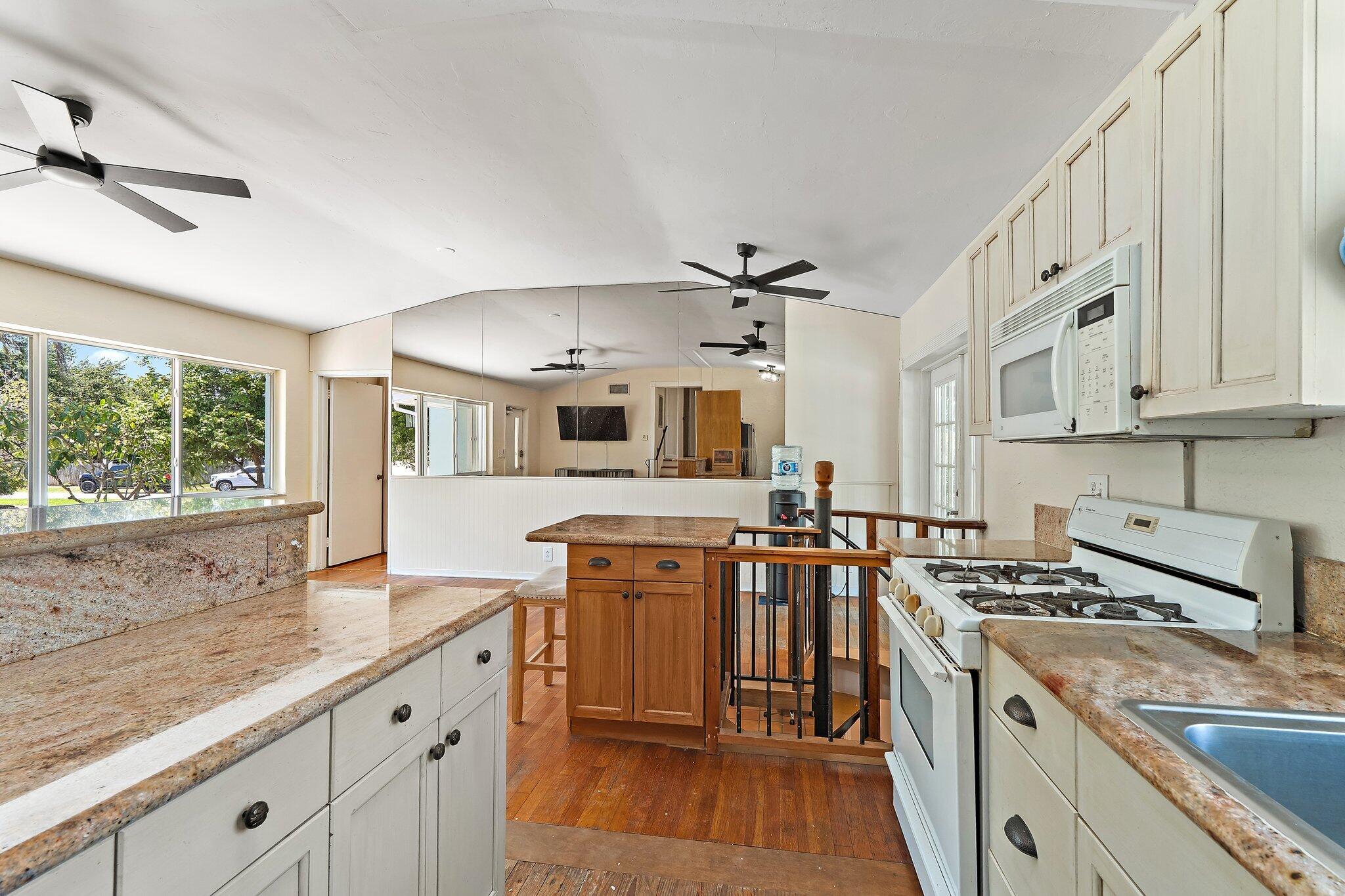 LAKE OSBORNE ESTATES - Residential