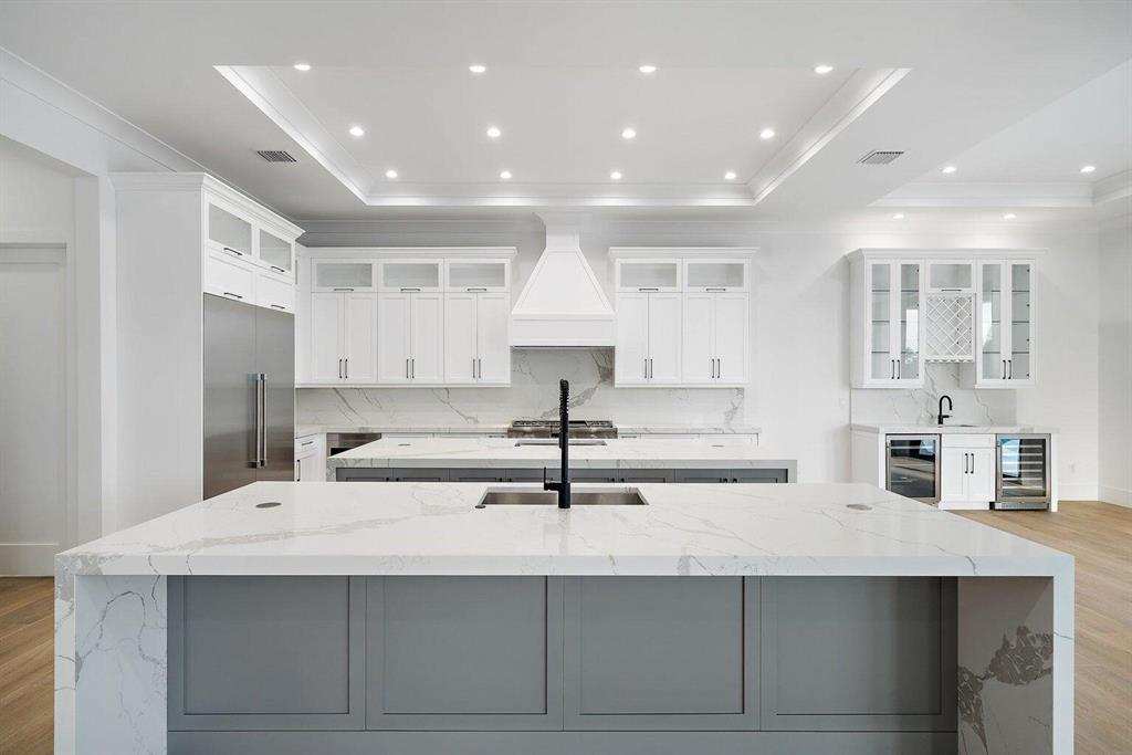 TEQUESTA COUNTRY CLUB - Residential