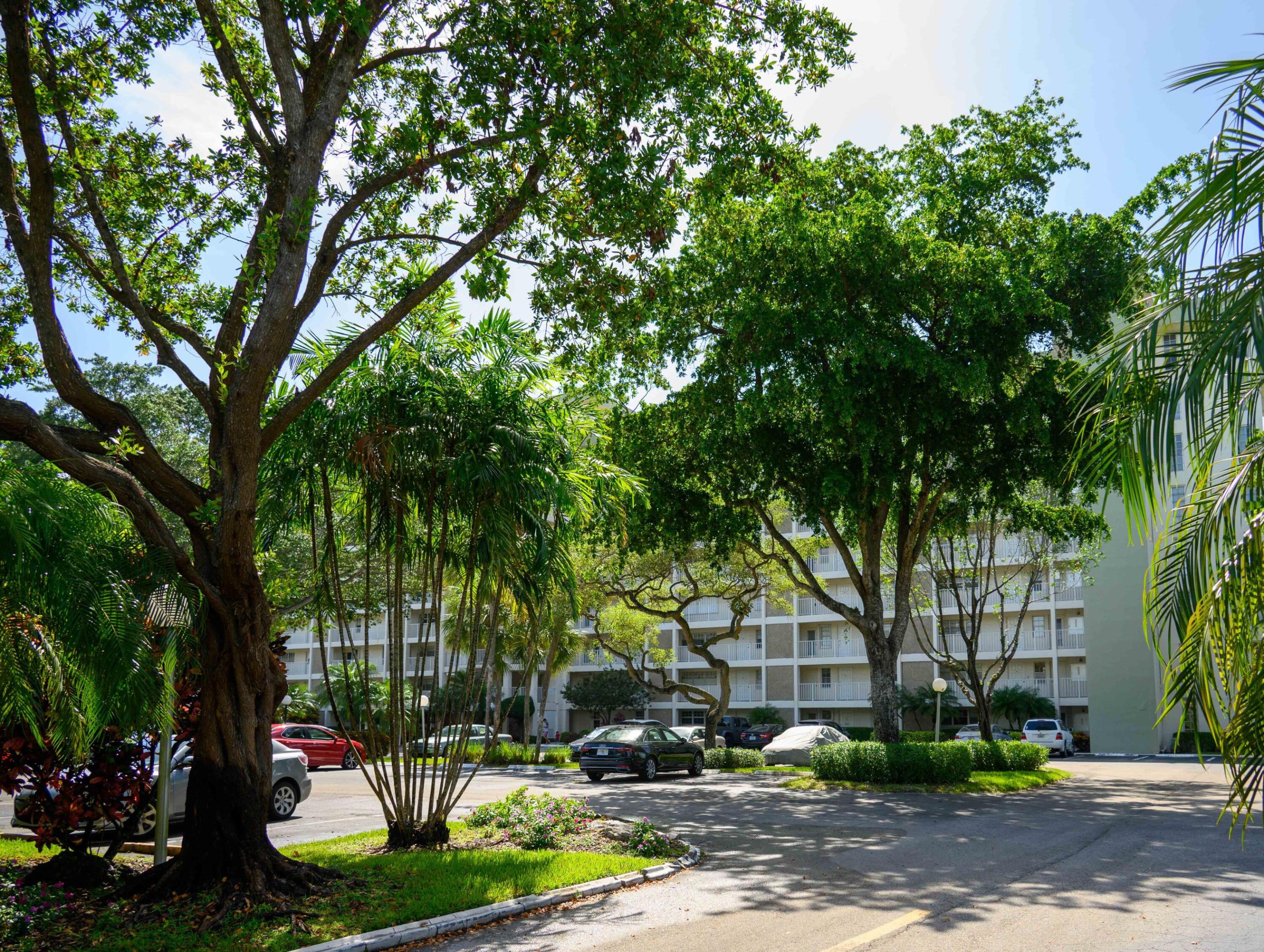 PALM-AIRE COUNTRY CLUB - Residential