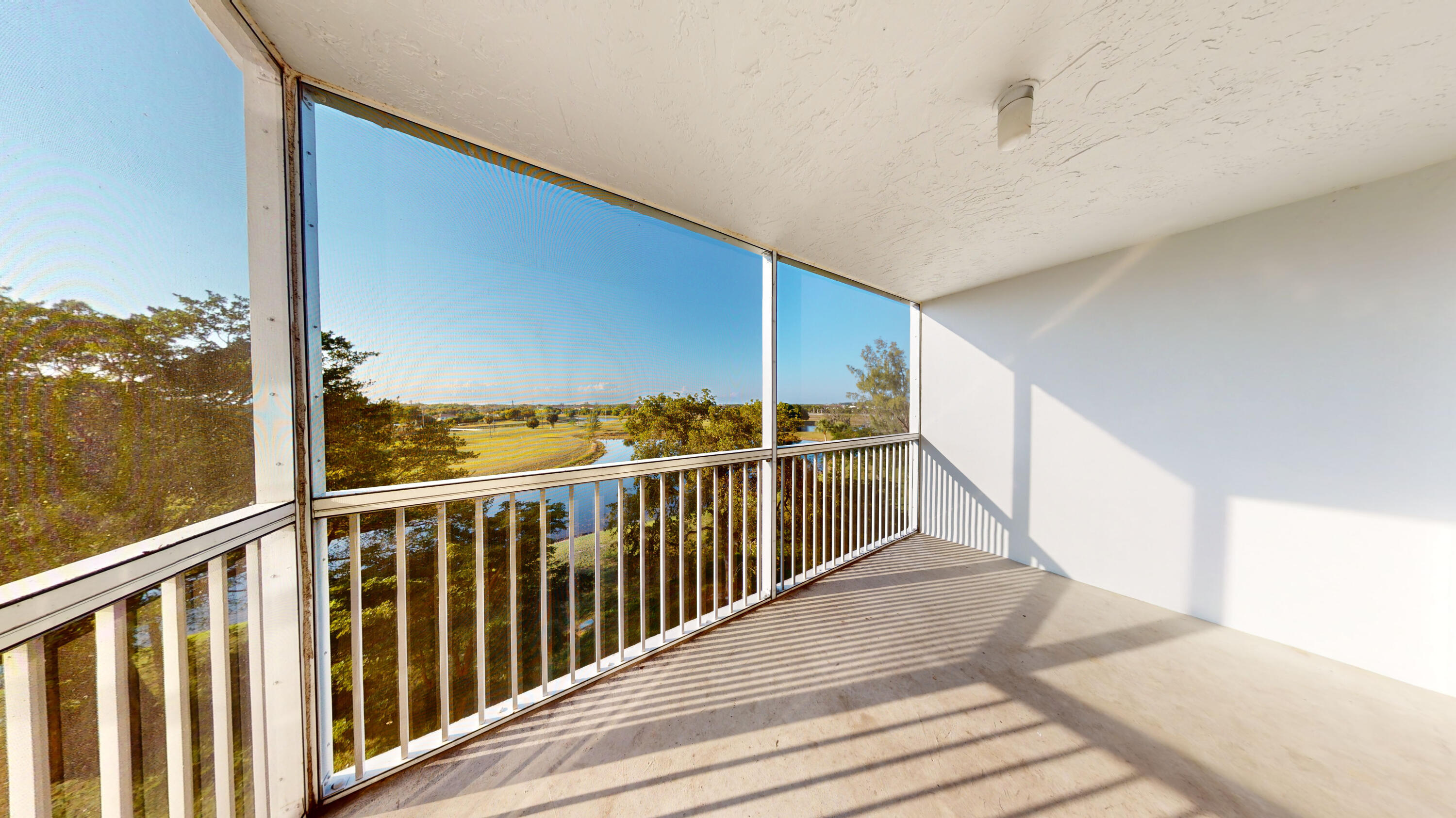 PALM-AIRE COUNTRY CLUB - Residential