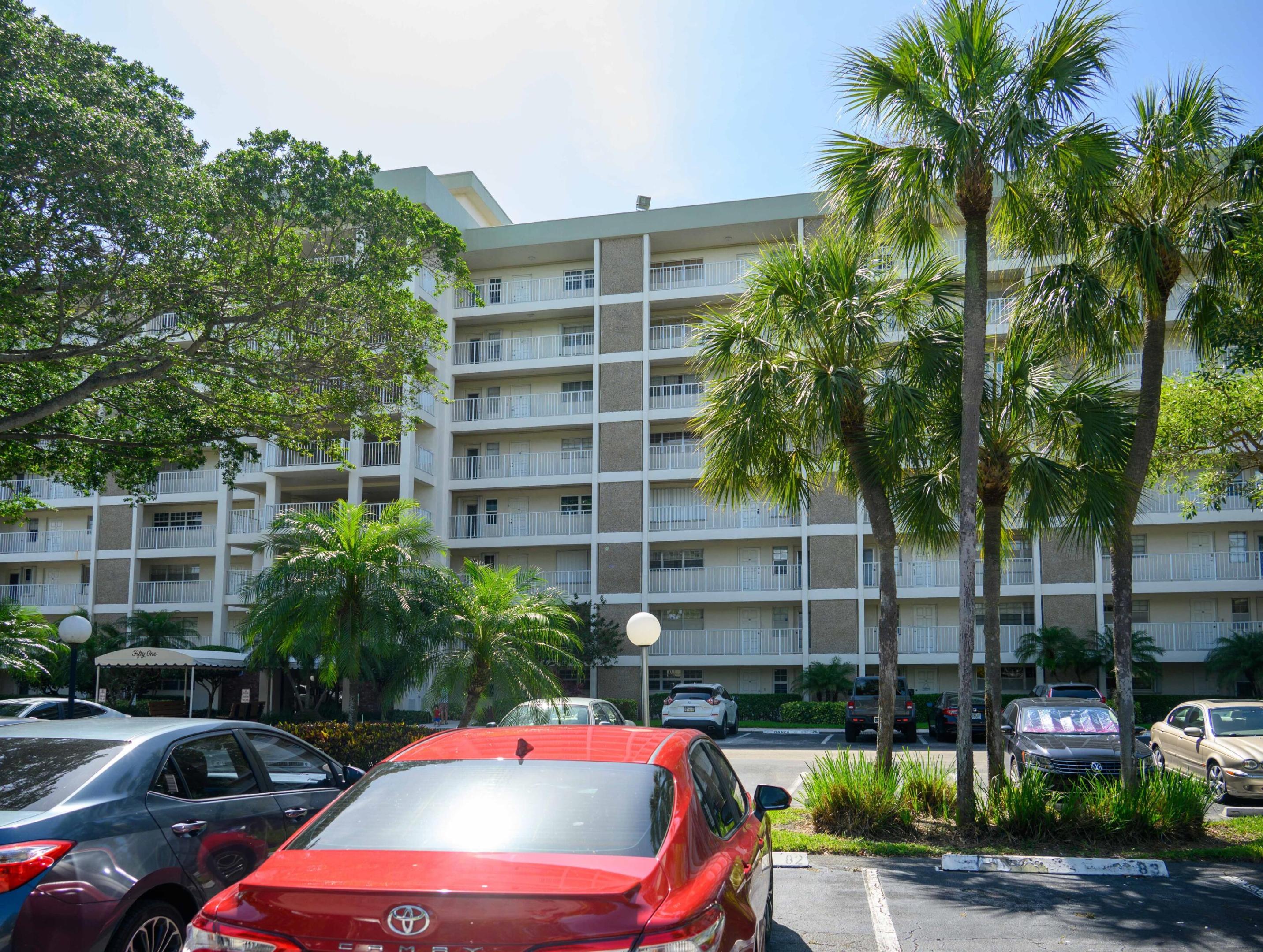 PALM-AIRE COUNTRY CLUB - Residential
