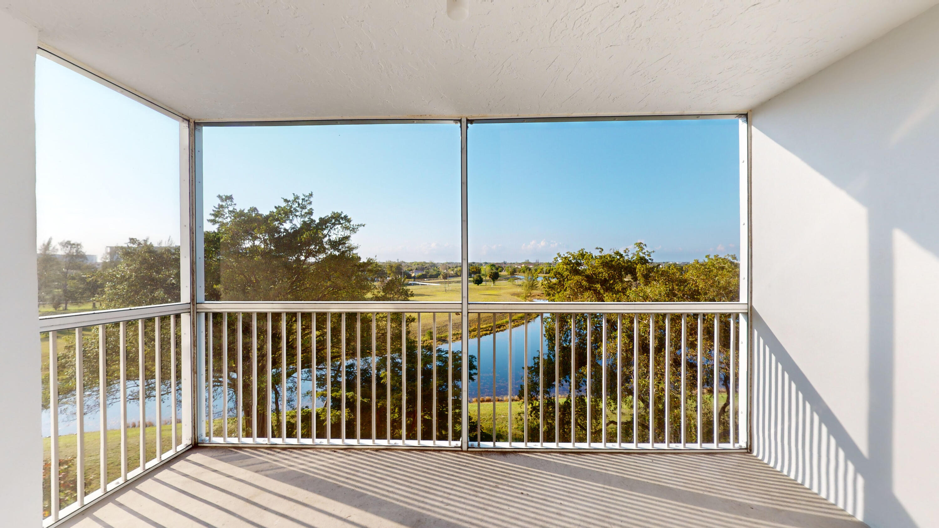 PALM-AIRE COUNTRY CLUB - Residential