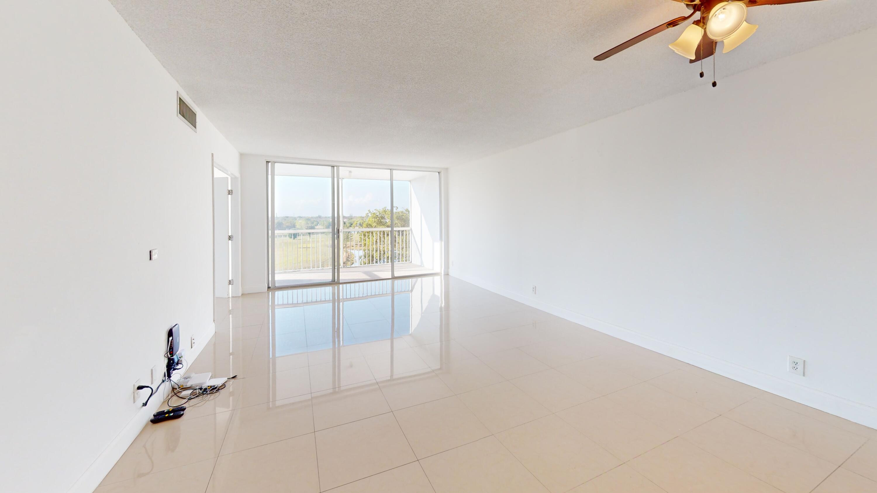 PALM-AIRE COUNTRY CLUB - Residential