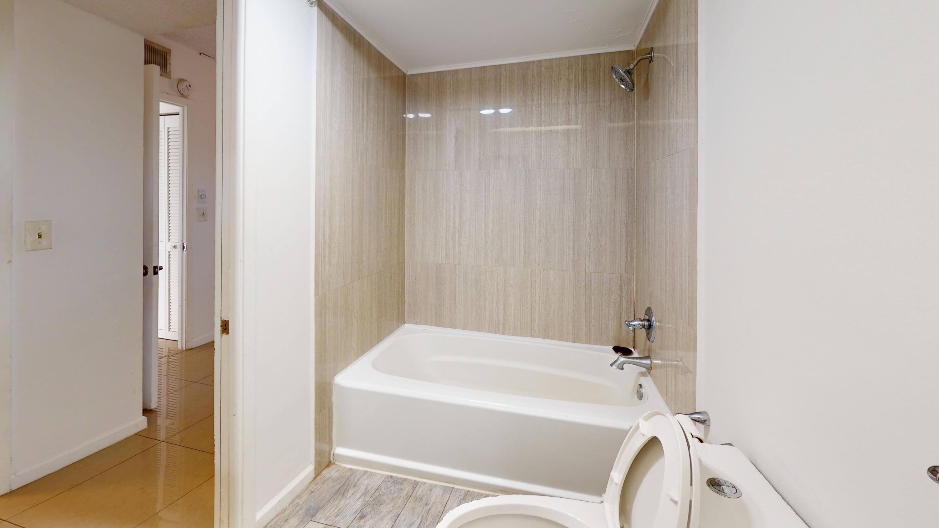 PALM-AIRE COUNTRY CLUB - Residential