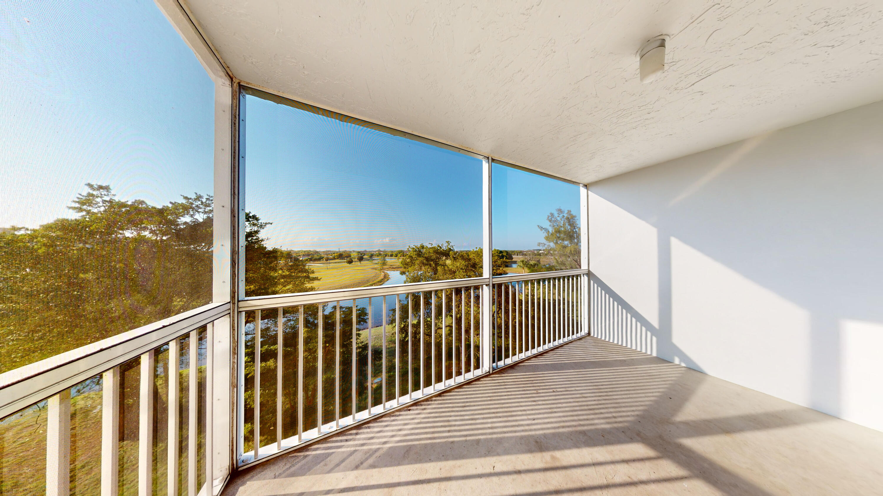 PALM-AIRE COUNTRY CLUB - Residential