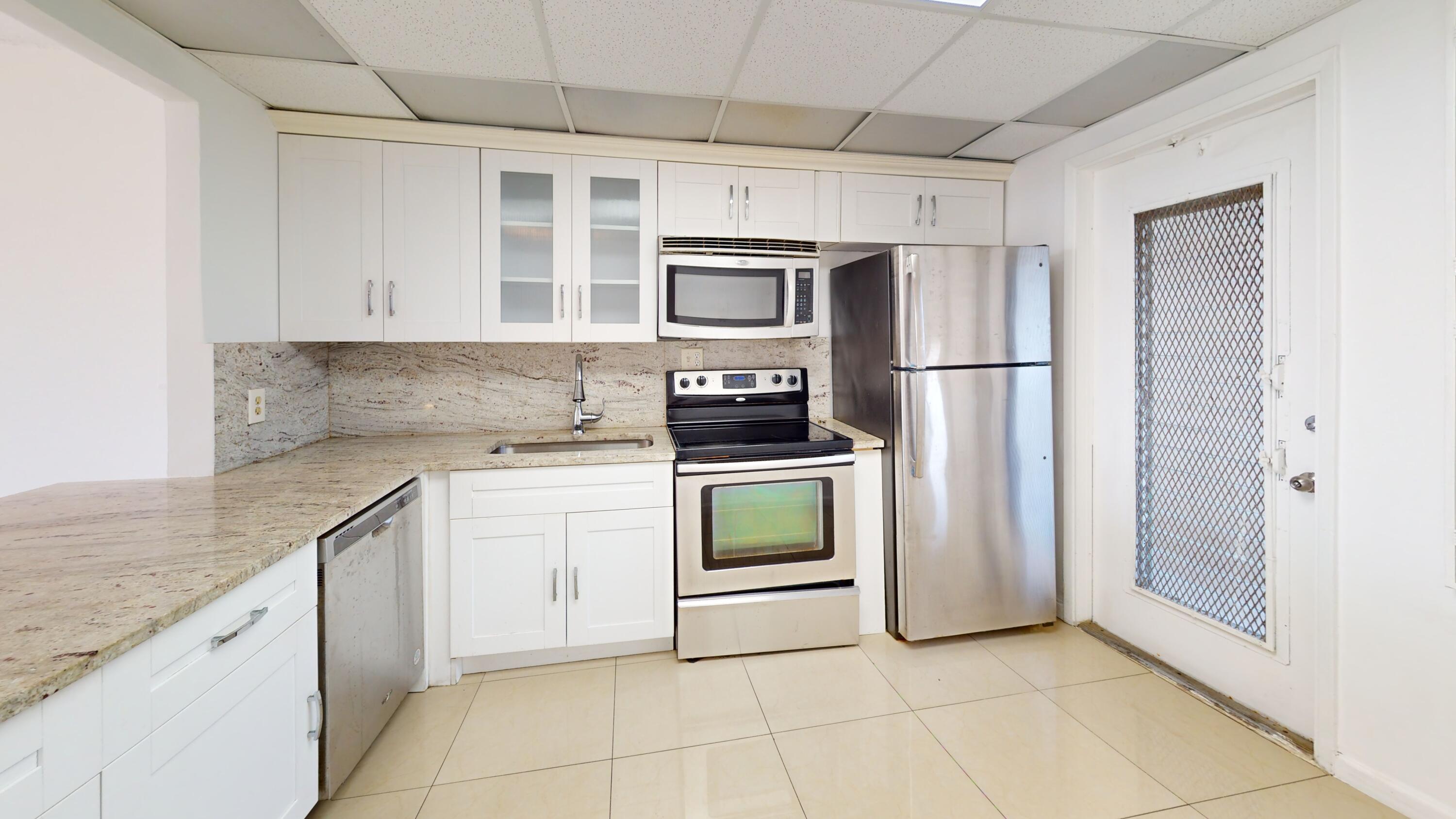 PALM-AIRE COUNTRY CLUB - Residential