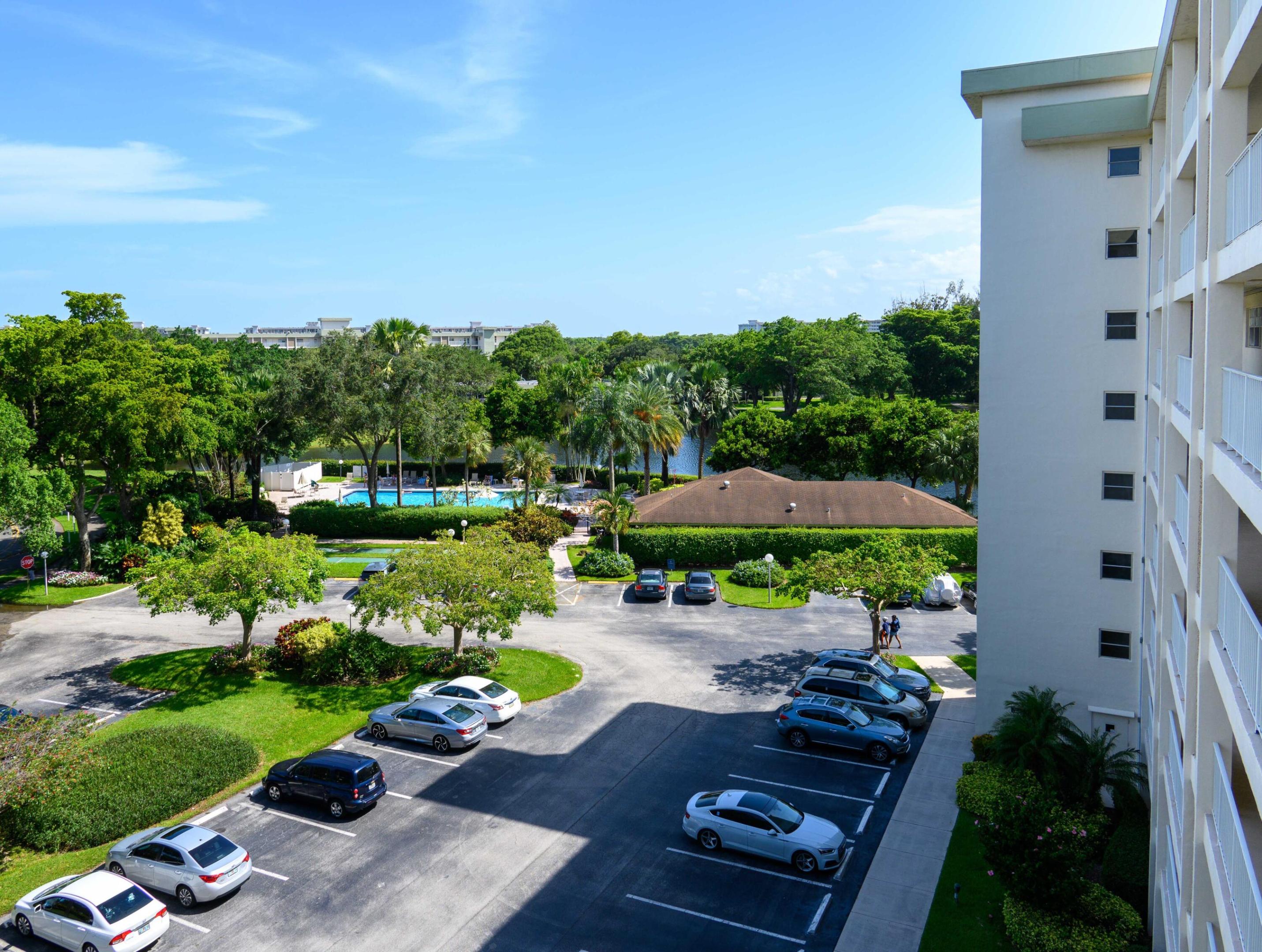 PALM-AIRE COUNTRY CLUB - Residential