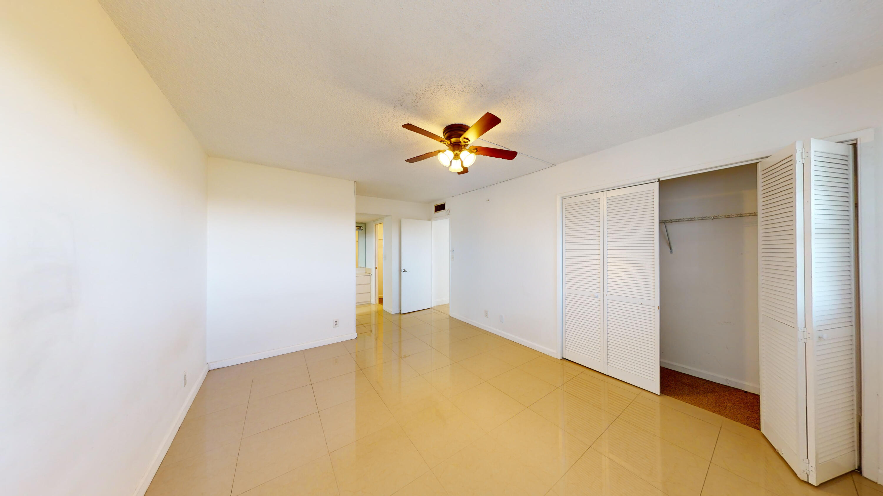 PALM-AIRE COUNTRY CLUB - Residential