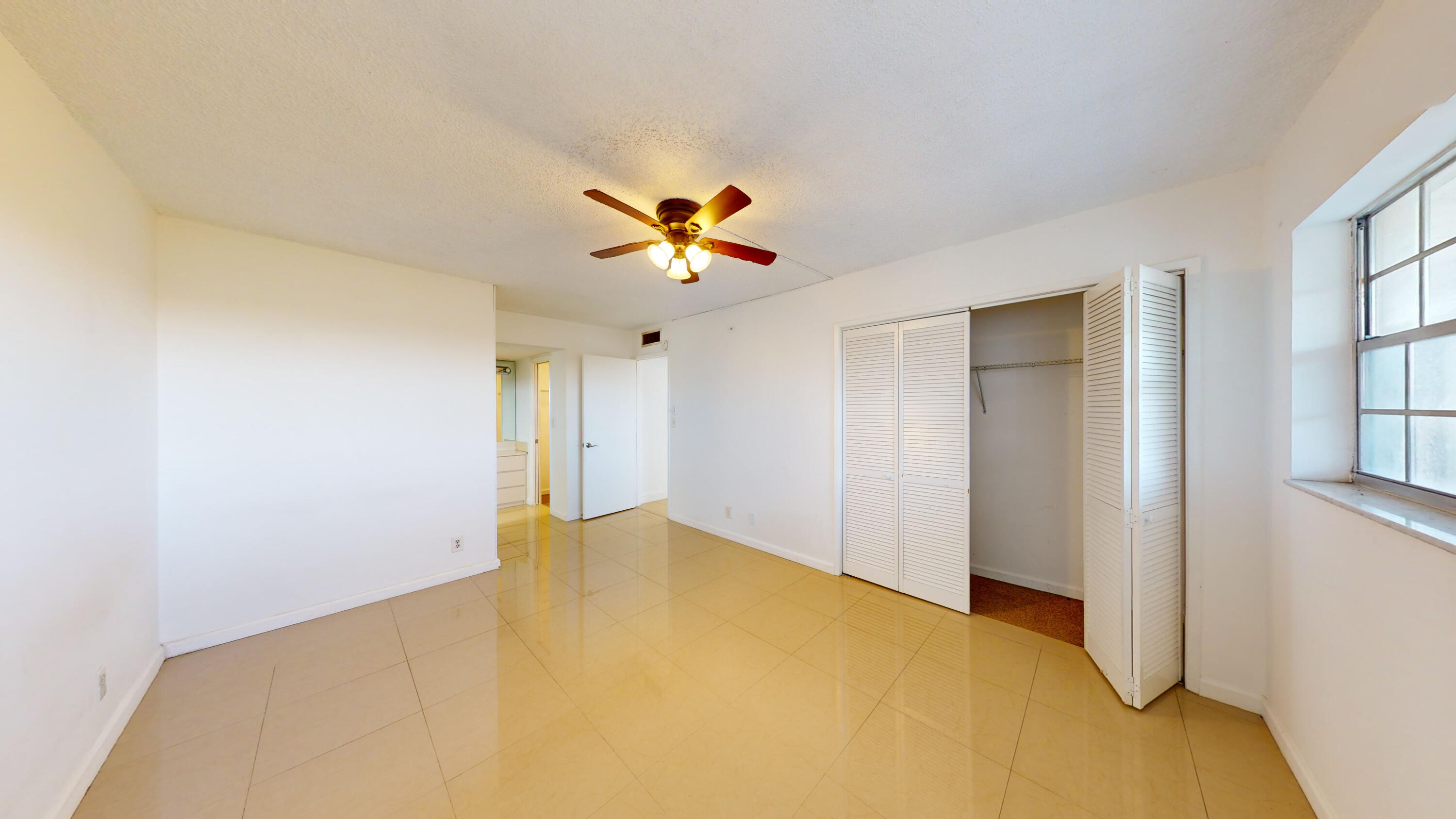 PALM-AIRE COUNTRY CLUB - Residential