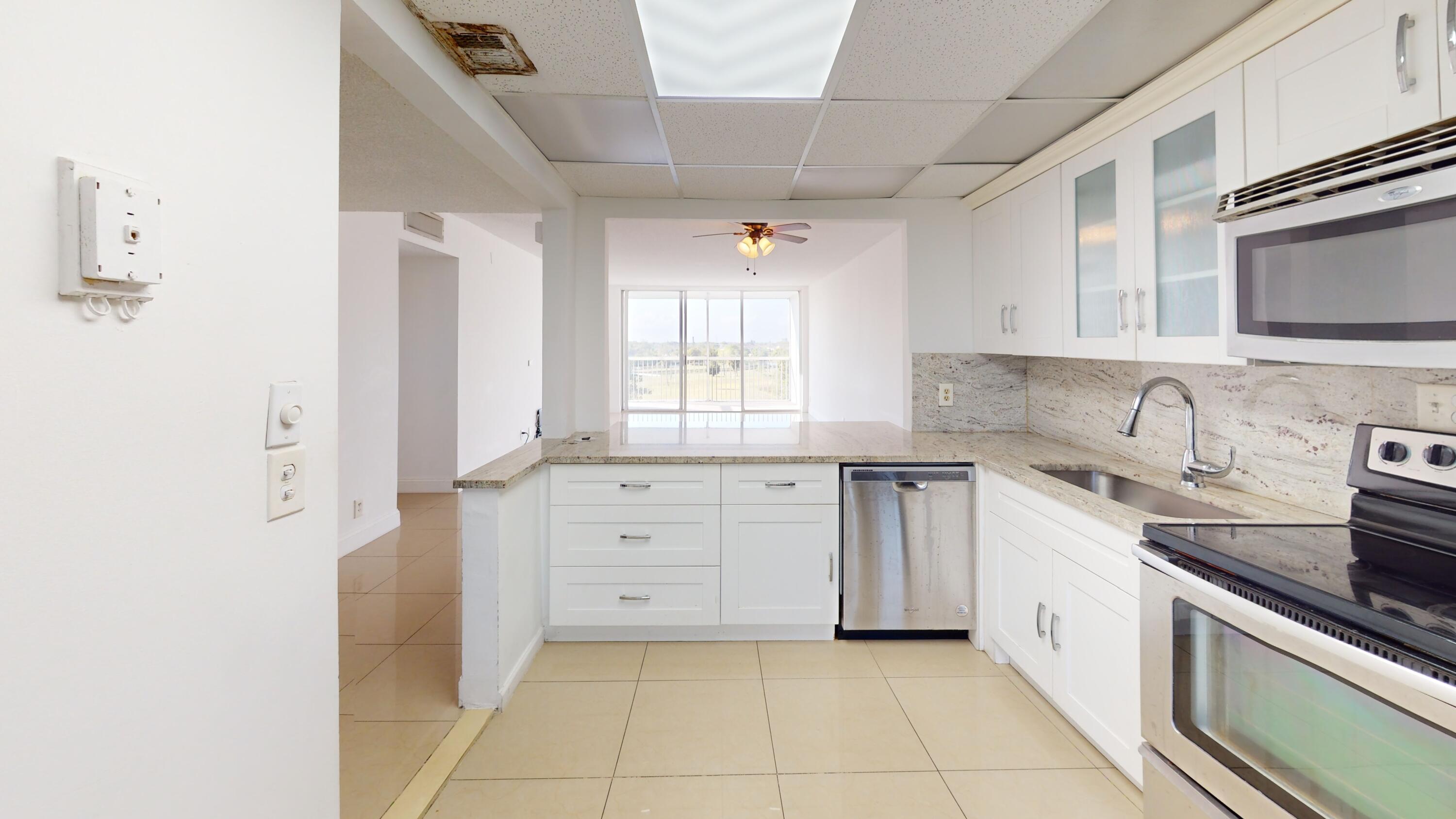 PALM-AIRE COUNTRY CLUB - Residential