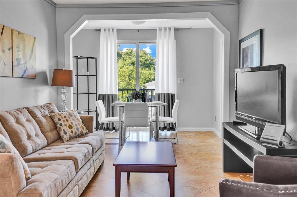 HOLLYWOOD - Residential Lease