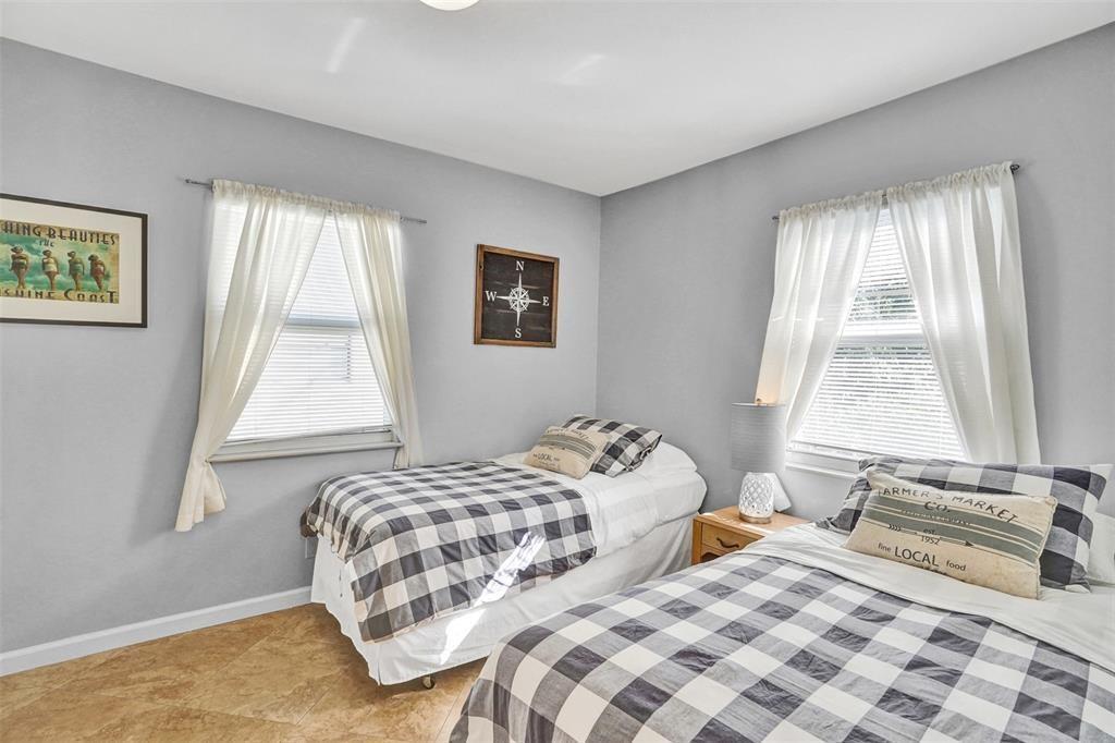 HOLLYWOOD - Residential Lease