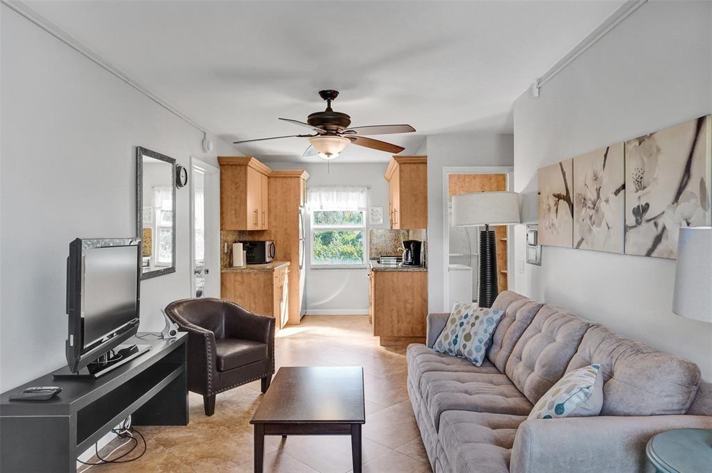 HOLLYWOOD - Residential Lease