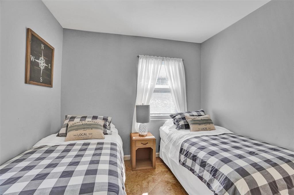 HOLLYWOOD - Residential Lease