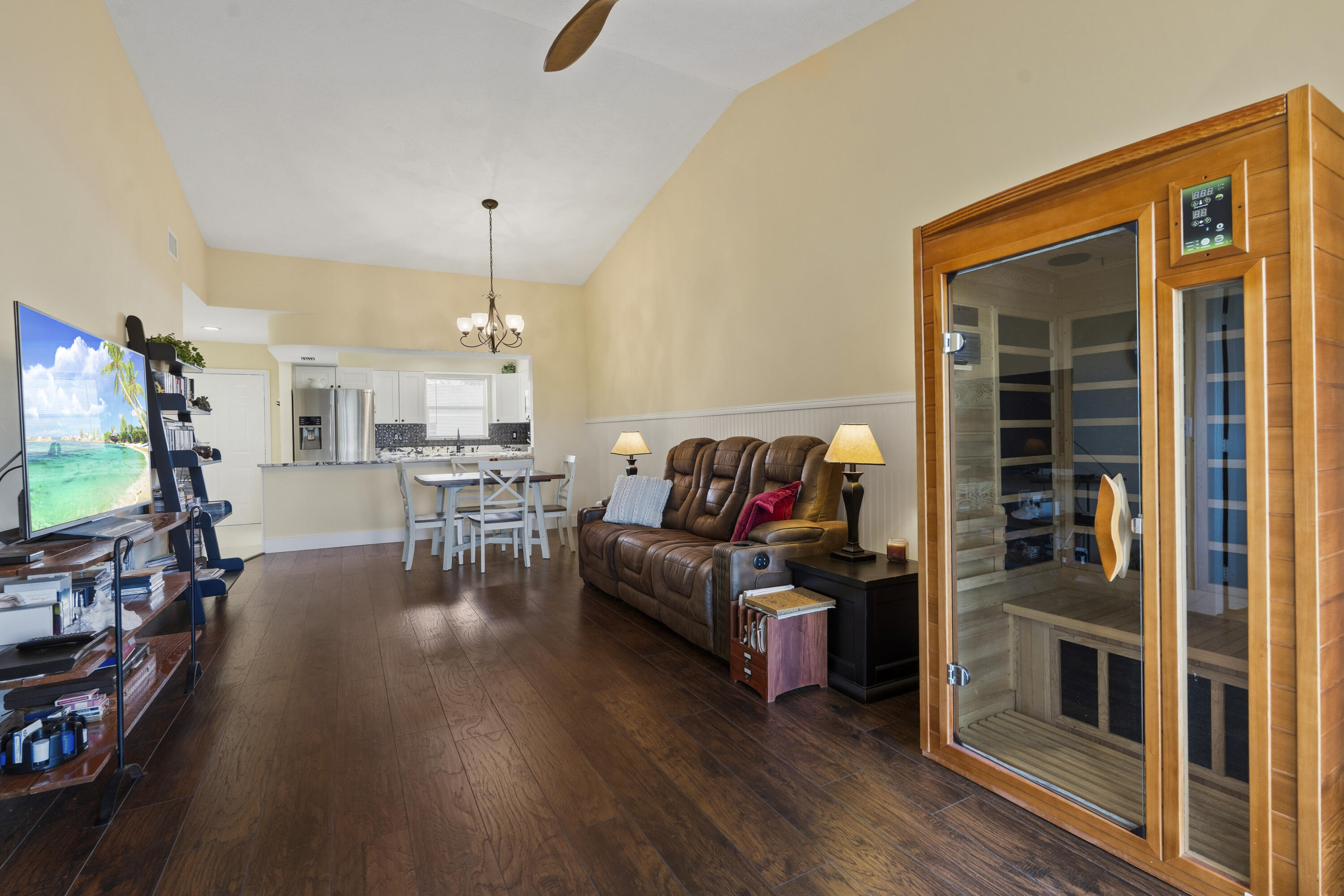 KINGSWOOD CONDO - Residential