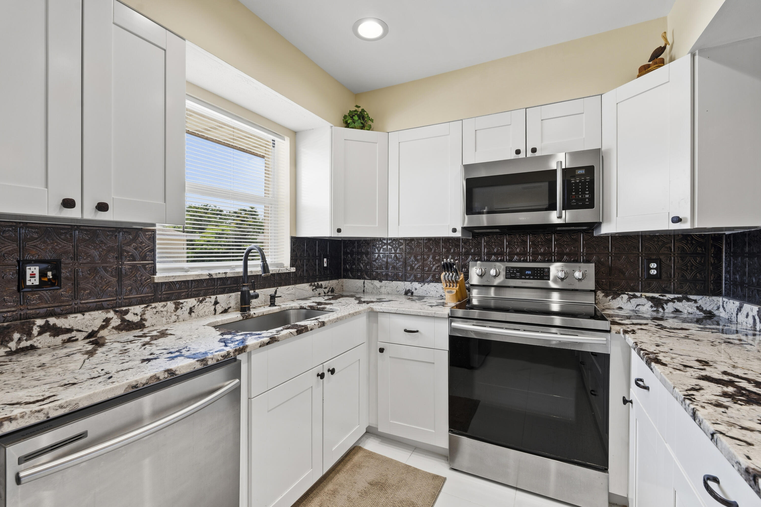 KINGSWOOD CONDO - Residential
