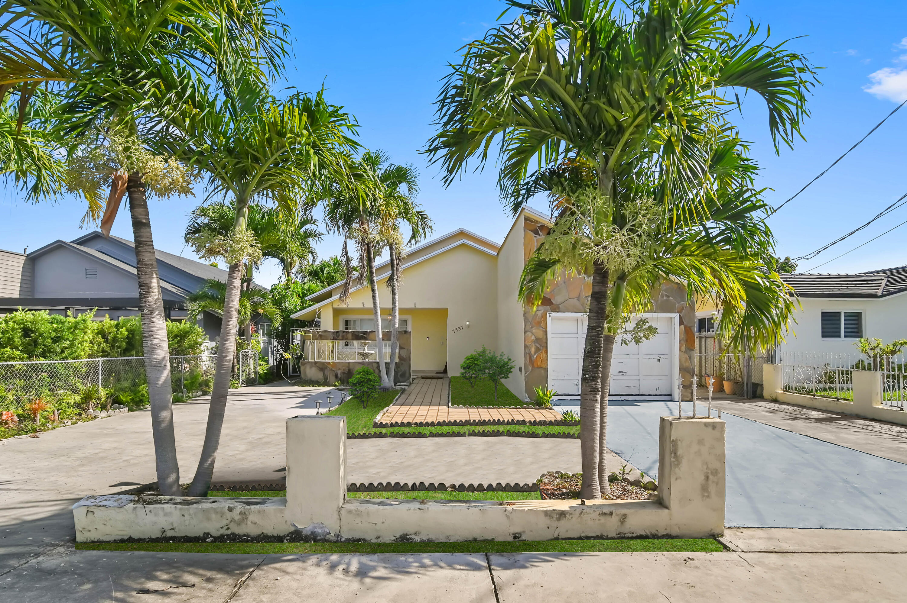 CORAL TERRACE - Residential