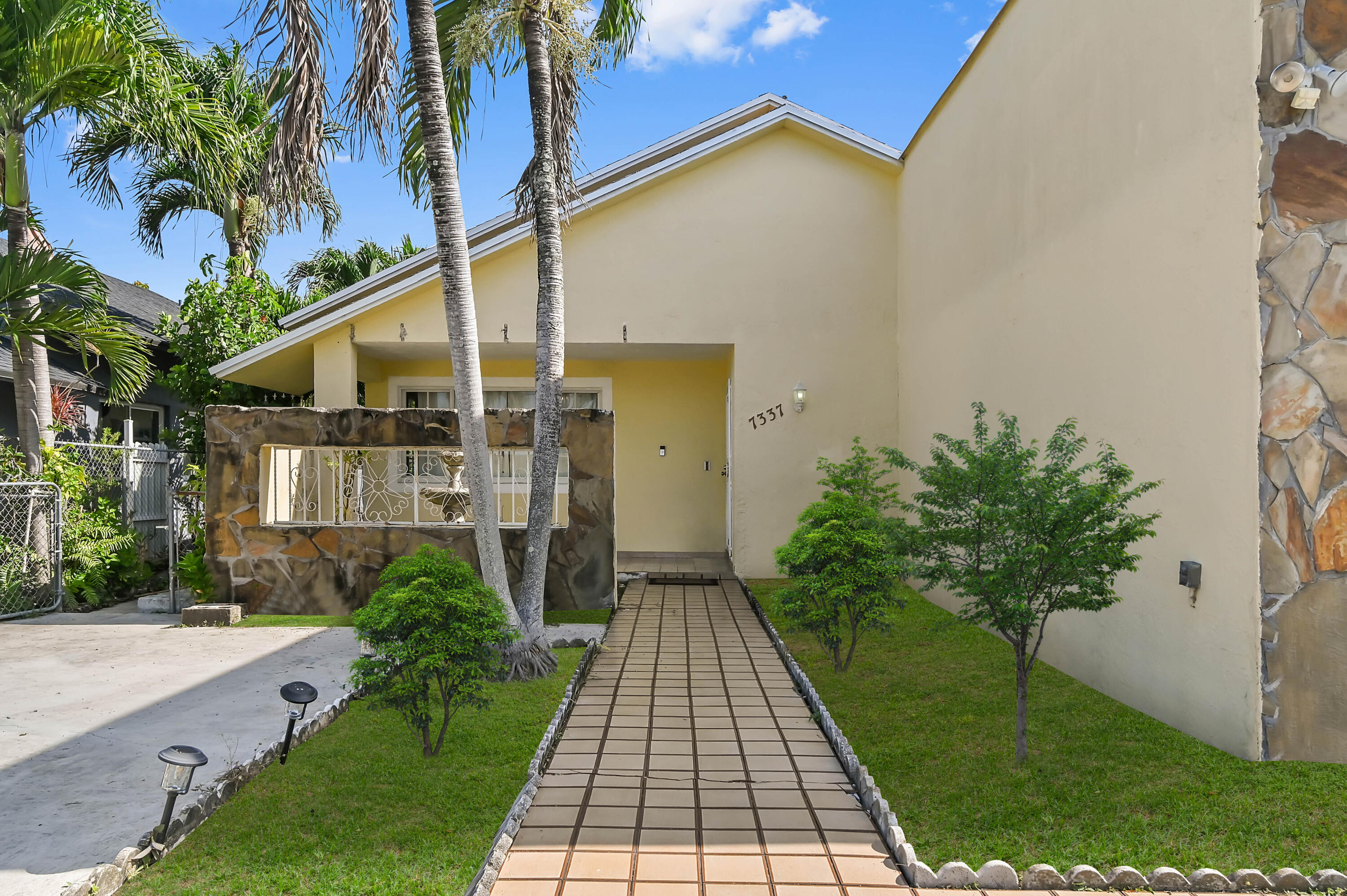 CORAL TERRACE - Residential