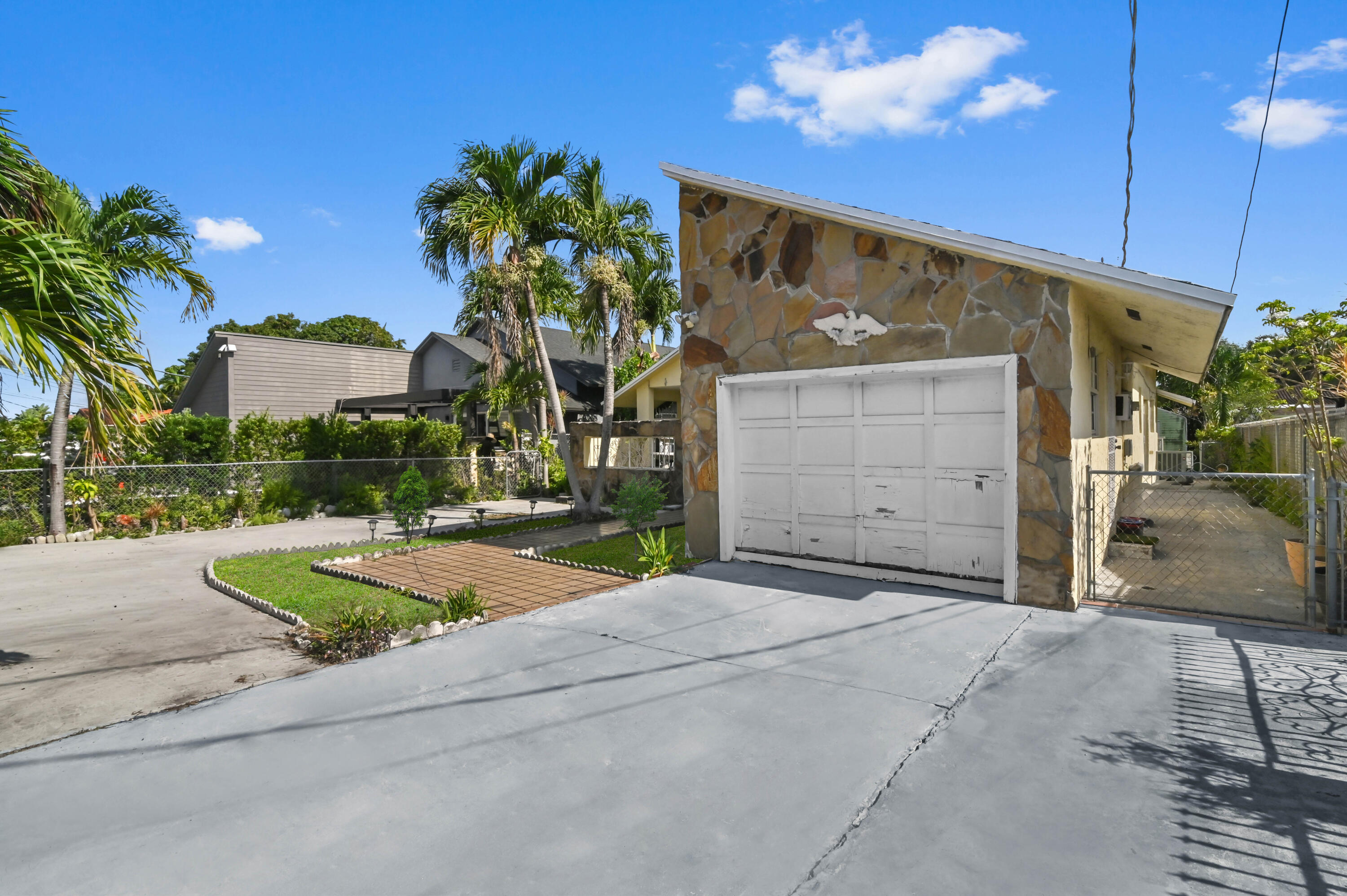 CORAL TERRACE - Residential