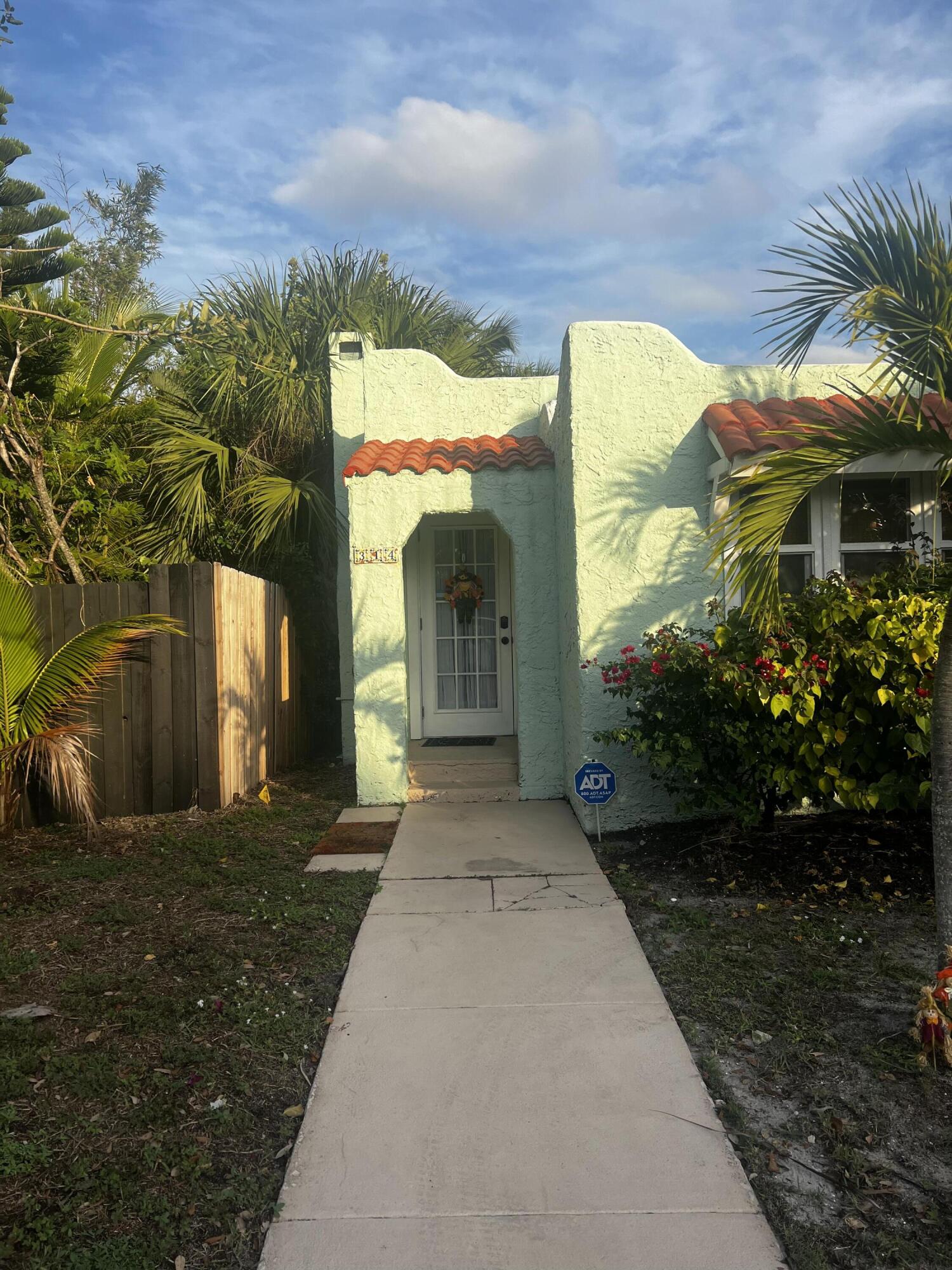 LAKE WORTH TOWN OF - Residential Lease