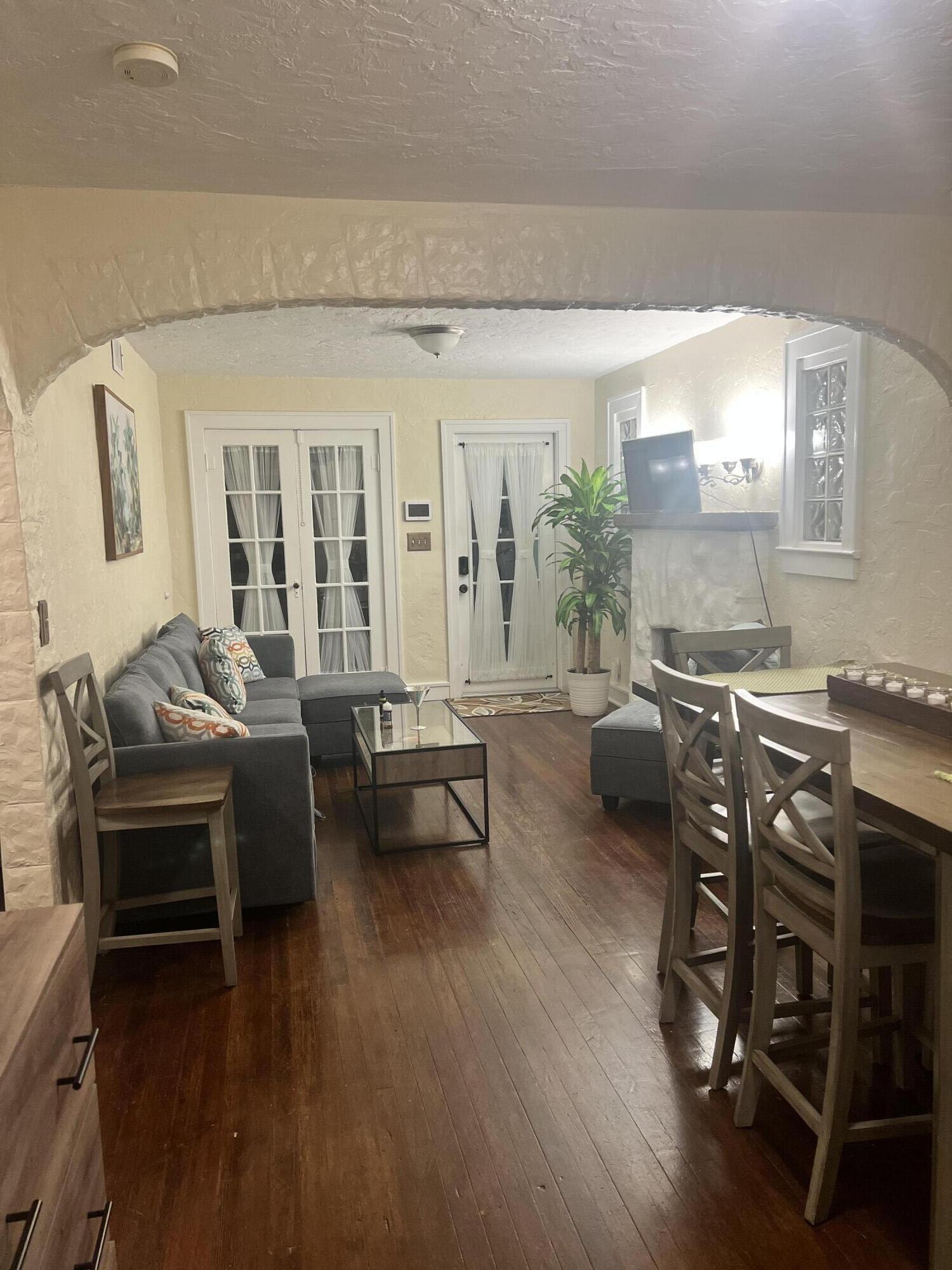 LAKE WORTH TOWN OF - Residential Lease