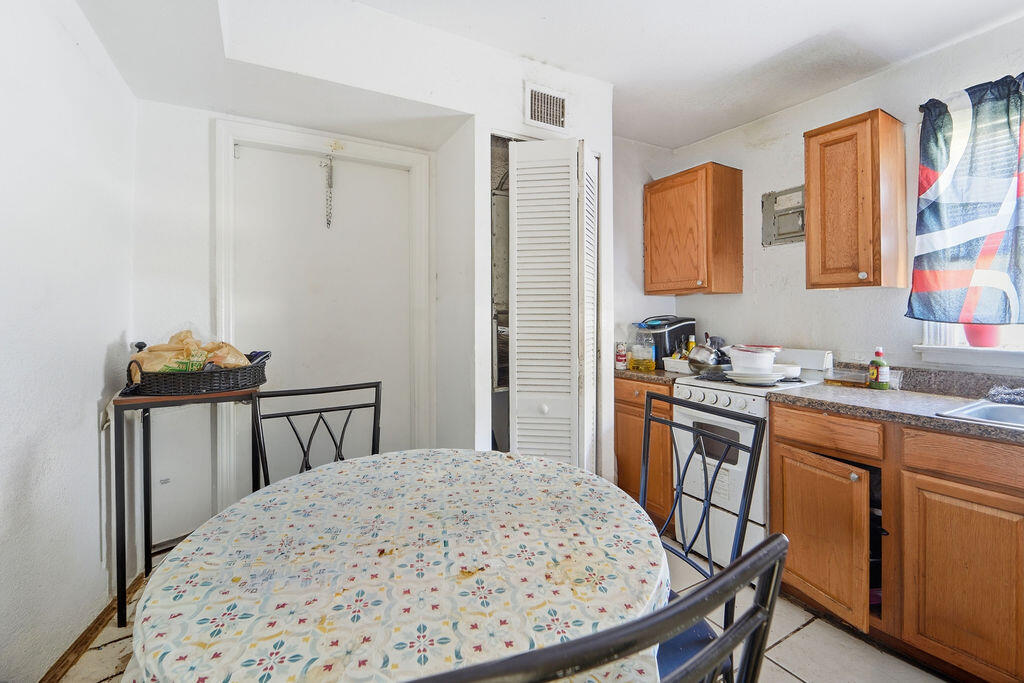 FRESHWATER 11TH & 12TH AVE ADD - Residential Income