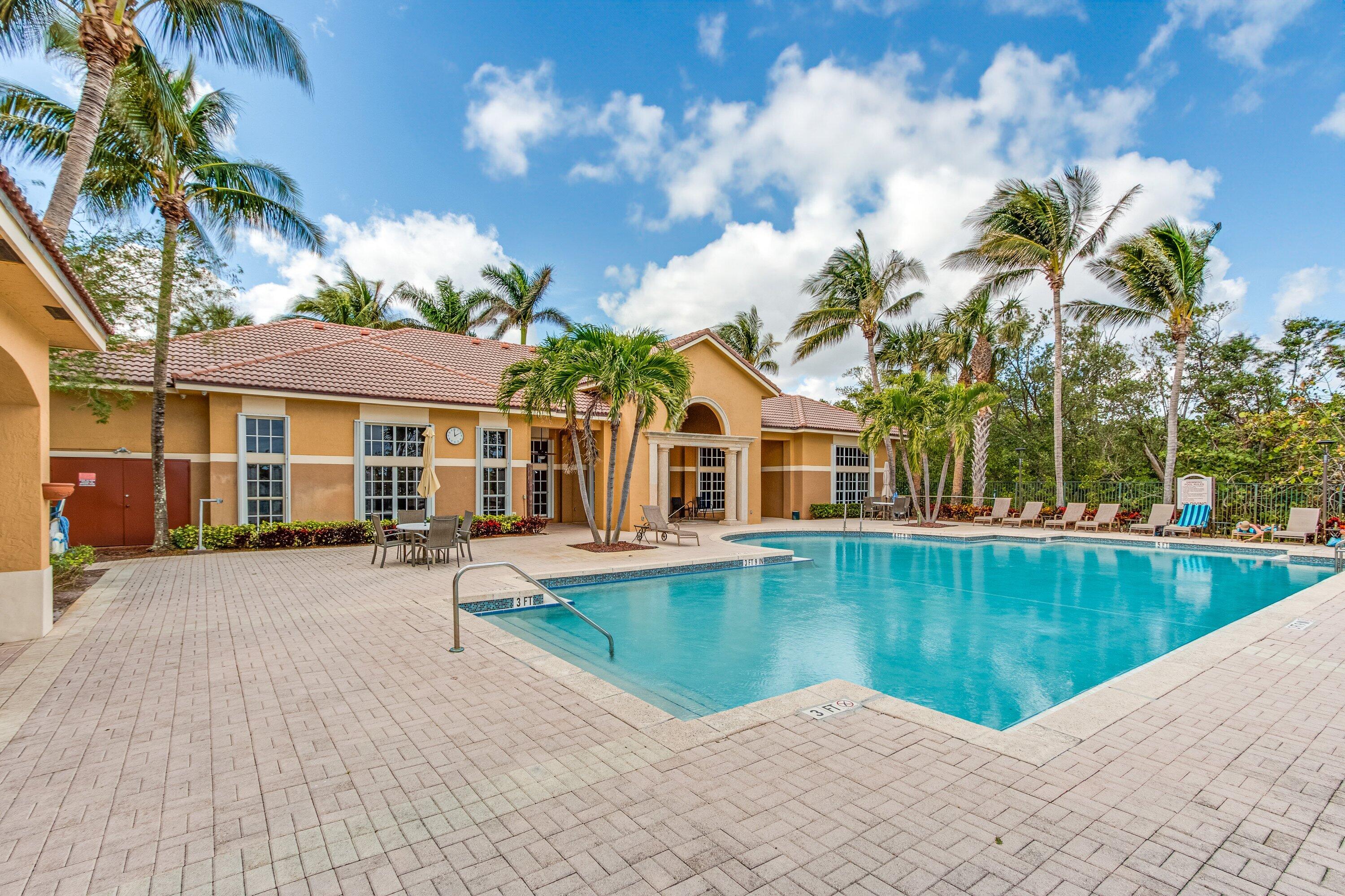 HYPOLUXOS MARINERS CAY CONDO - Residential