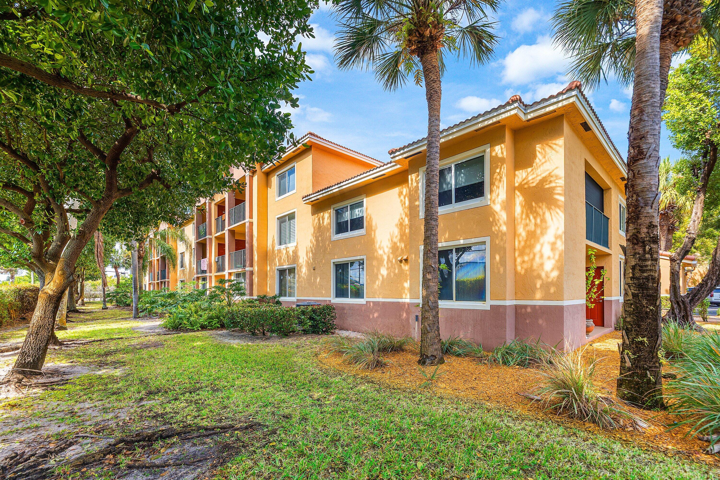 HYPOLUXOS MARINERS CAY CONDO - Residential