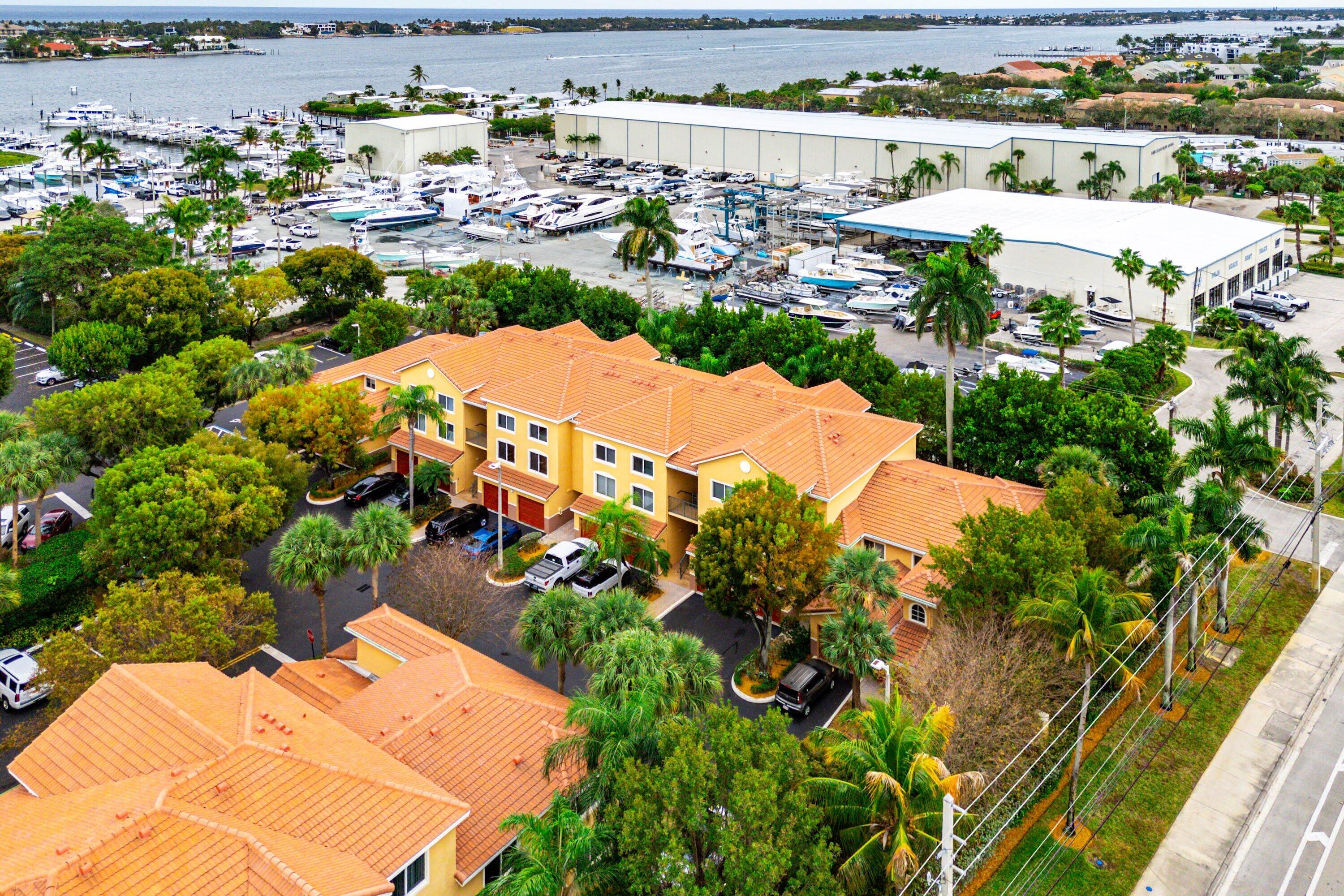HYPOLUXOS MARINERS CAY CONDO - Residential