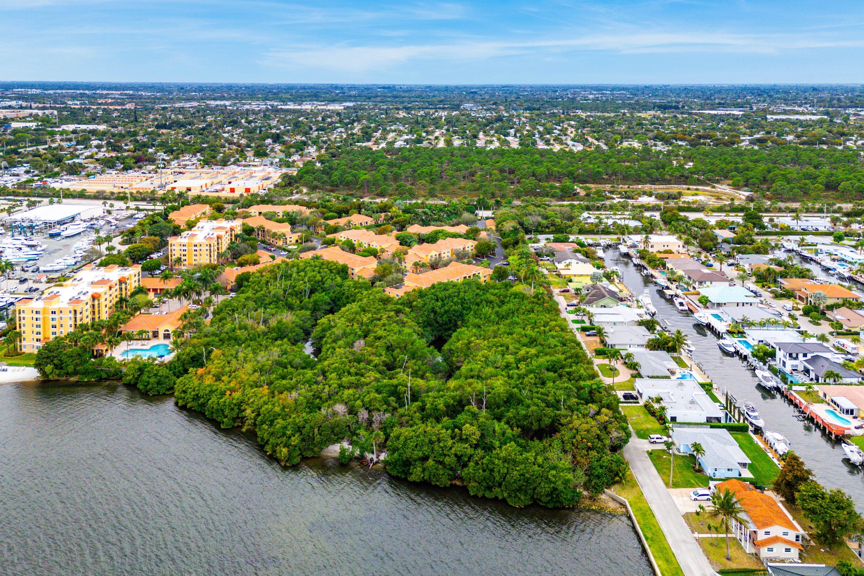 HYPOLUXOS MARINERS CAY CONDO - Residential