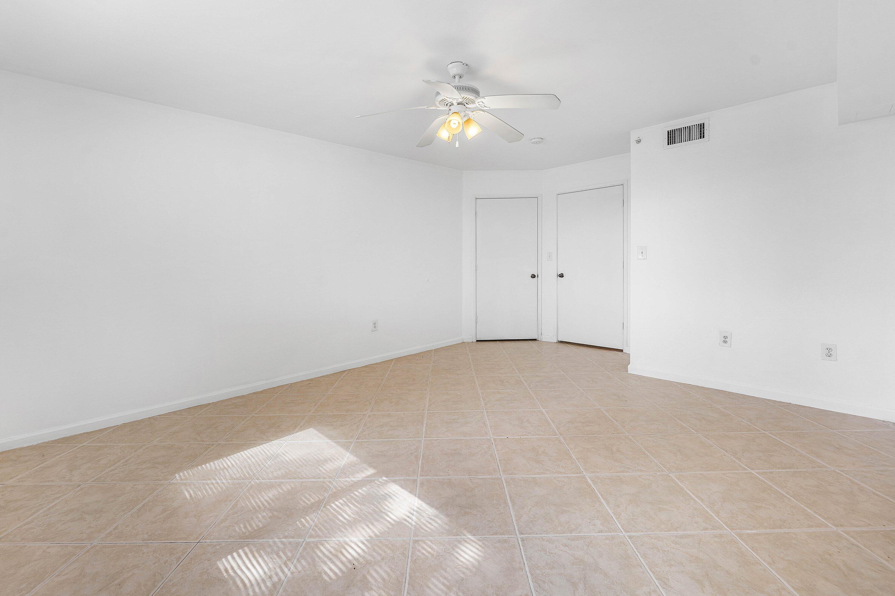 HYPOLUXOS MARINERS CAY CONDO - Residential