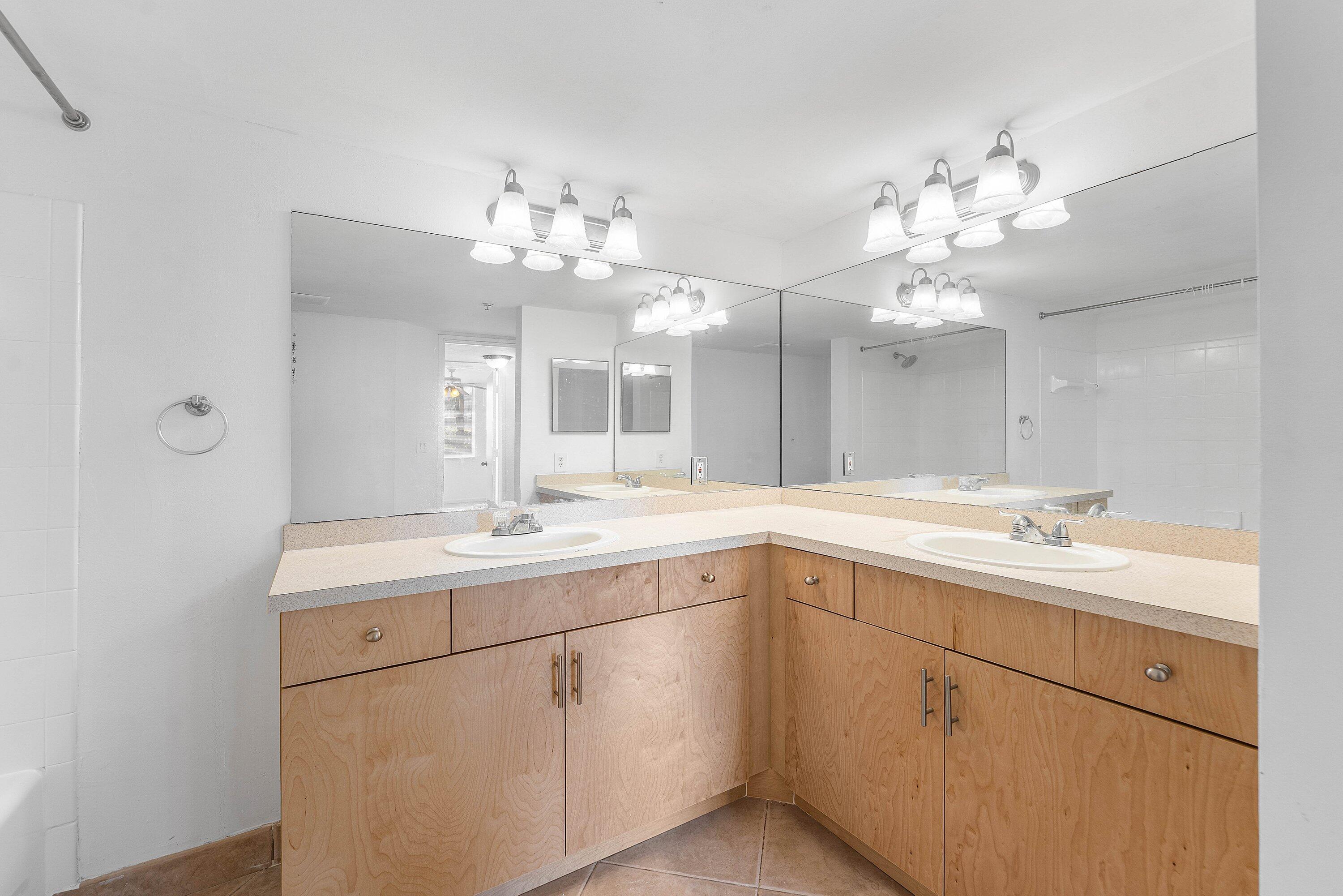 HYPOLUXOS MARINERS CAY CONDO - Residential