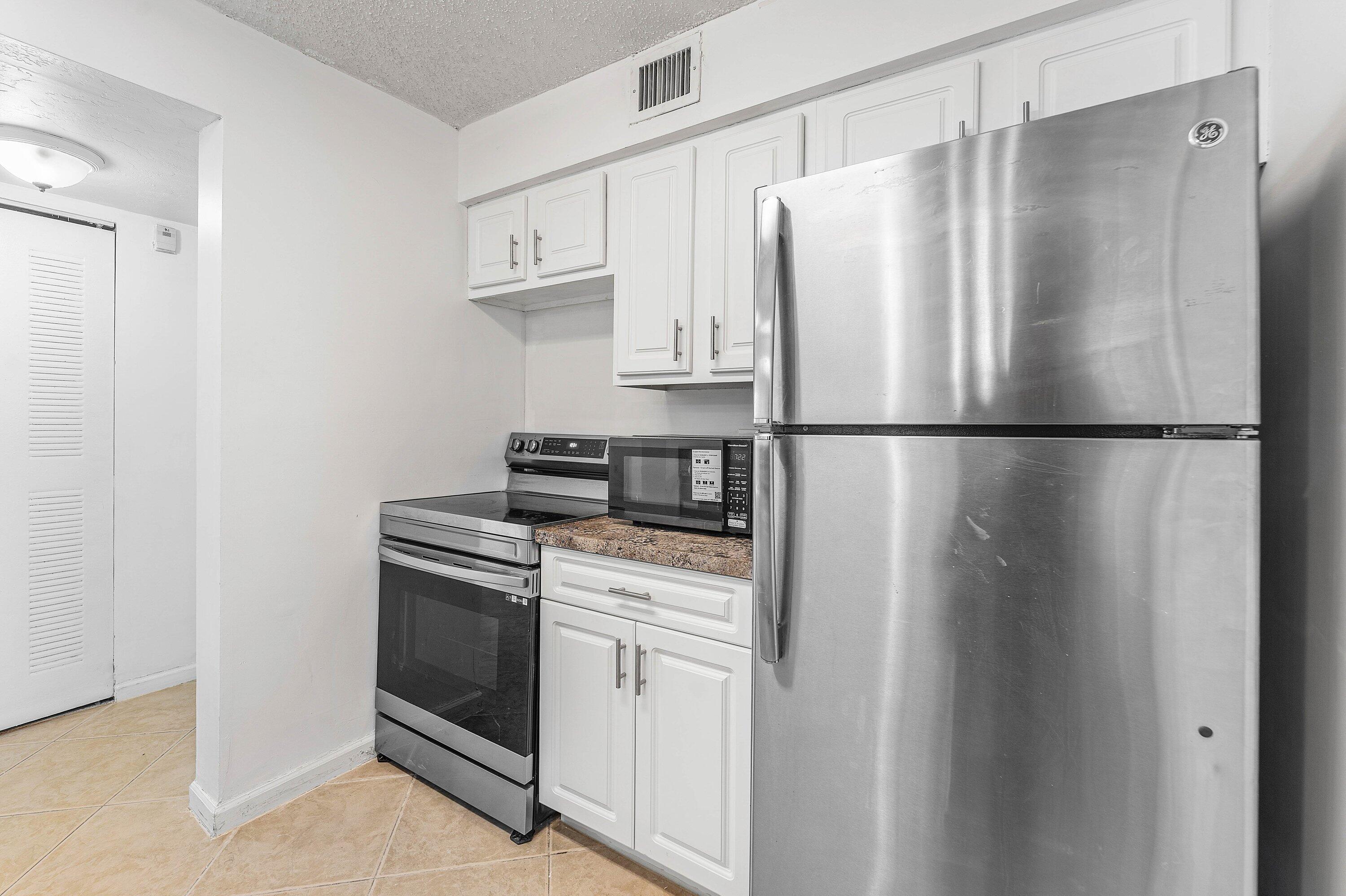 HYPOLUXOS MARINERS CAY CONDO - Residential